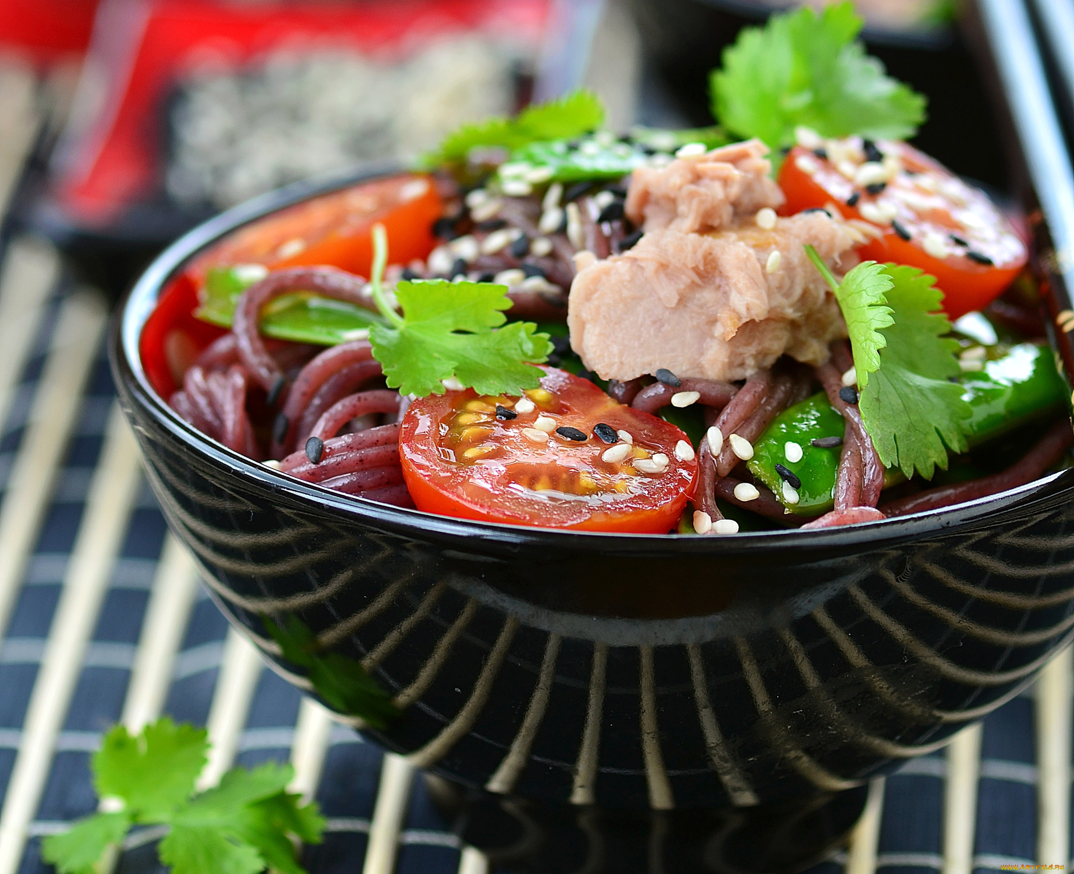 еда, салаты, , закуски, кунжут, лапша, помидор