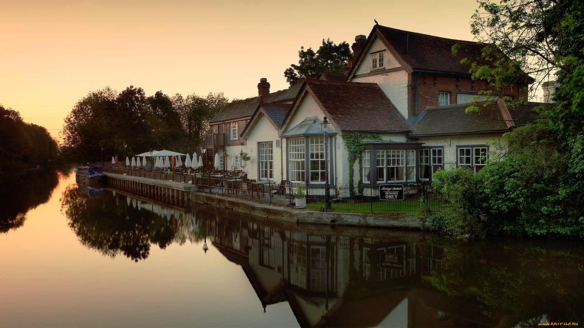 города, улицы, площади, набережные, дома, паб, лодка, отражение, вечер, закат, река, hertfordshire