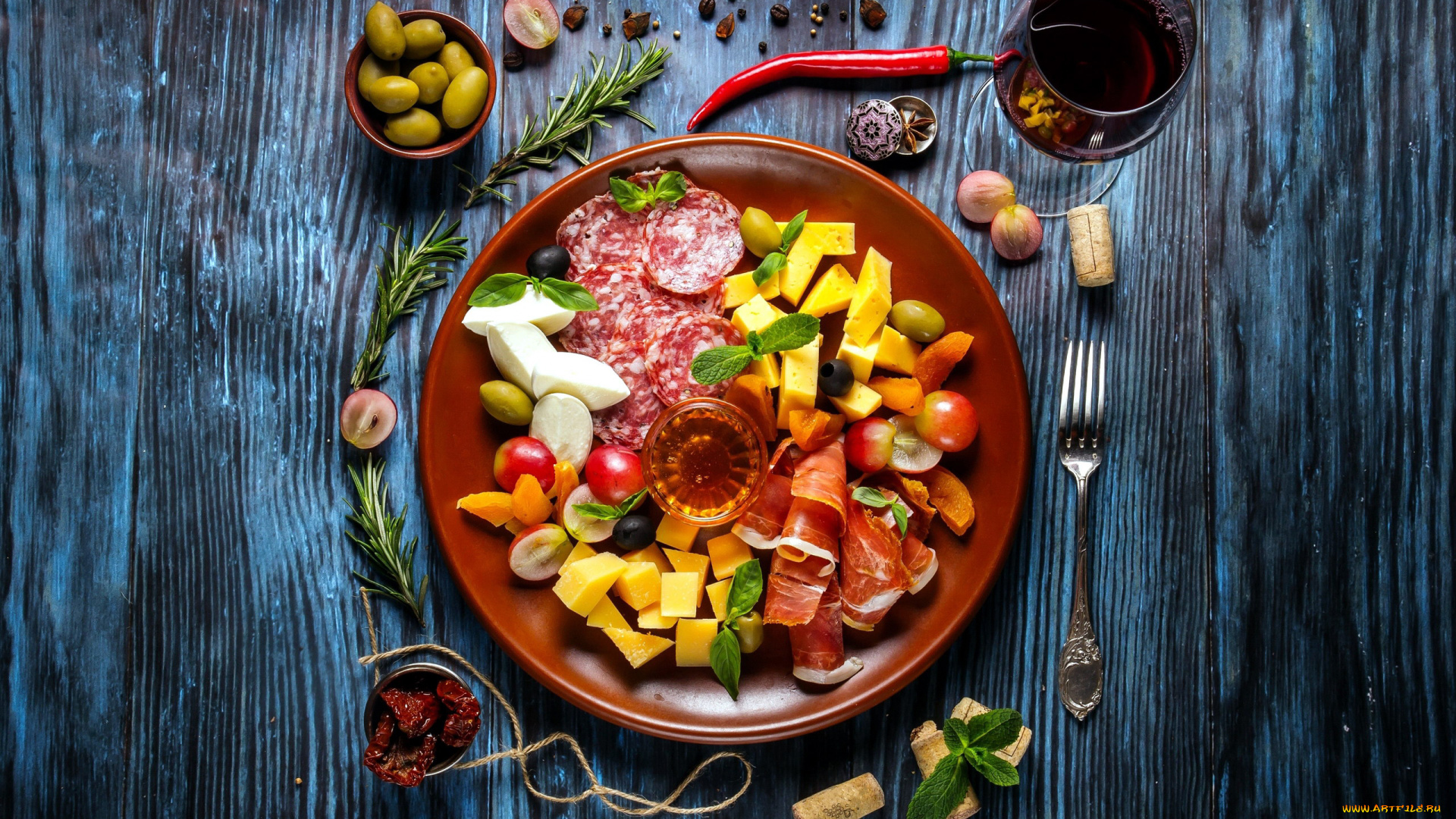 еда, разное, колбаса, ветчина, маслины, сыр, помидоры, розмарин