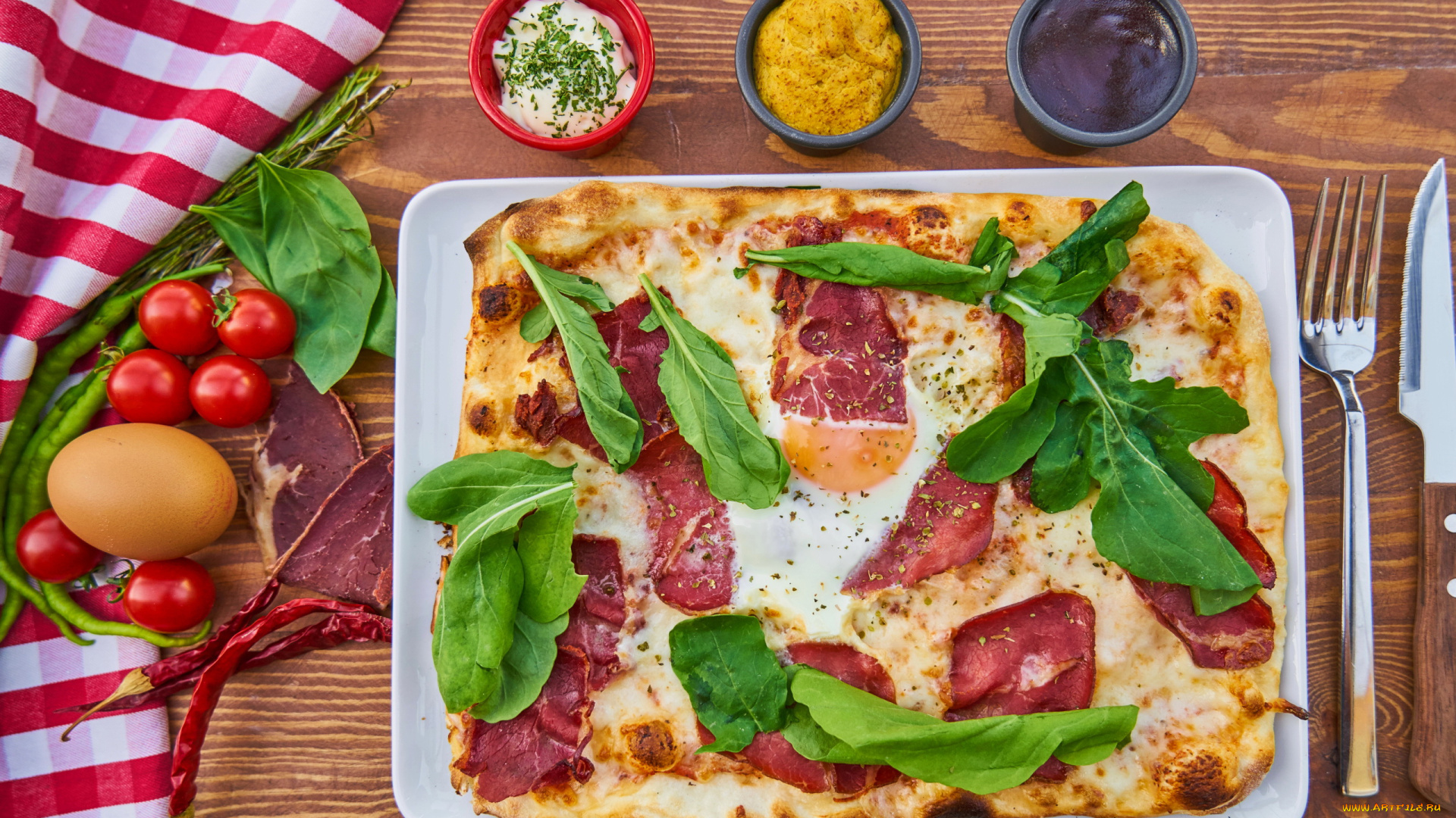 еда, пицца, прямоугольная, помидоры, черри, шпинат, перчик