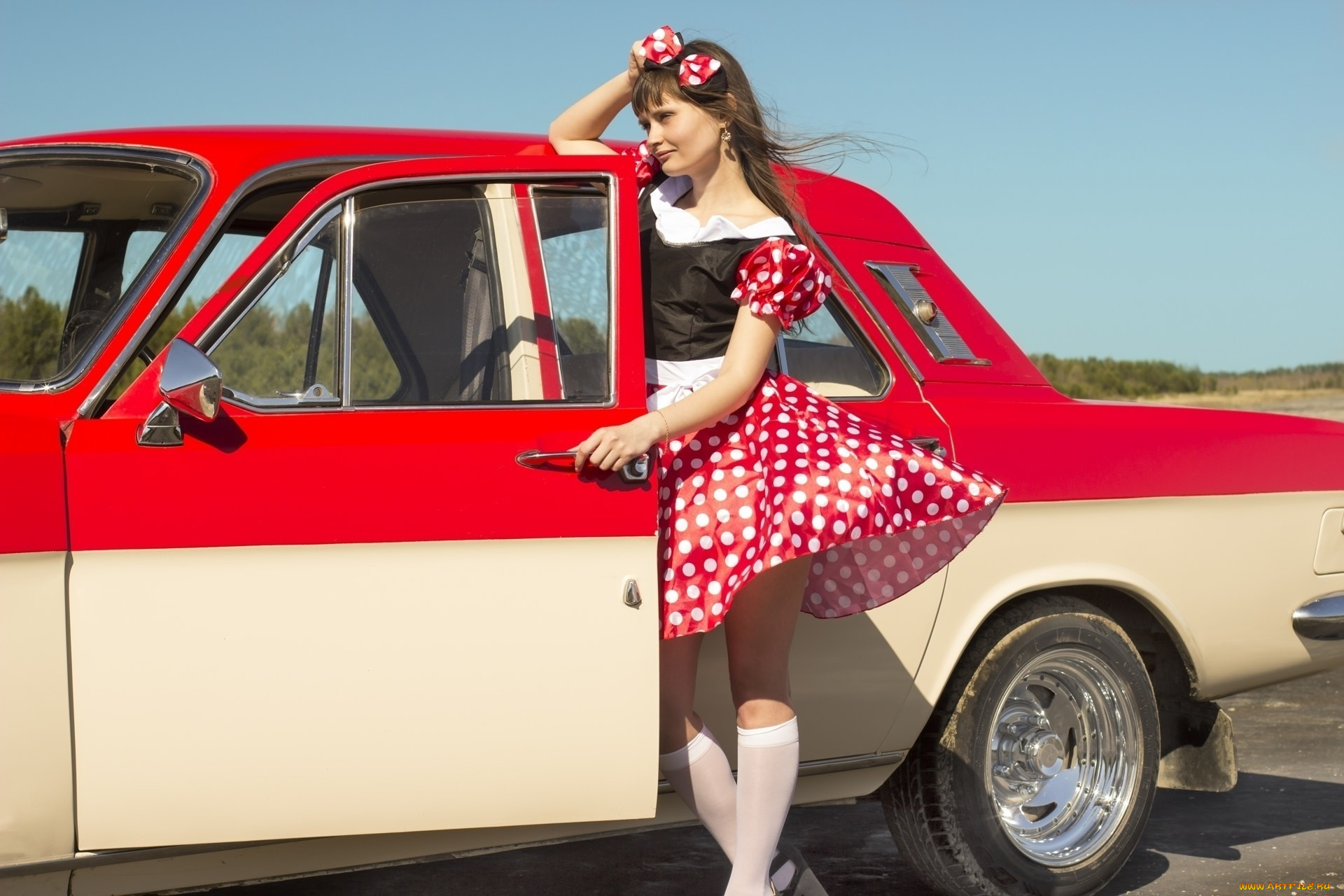 девушка, и, авто, автомобили, -авто, с, девушками, девушка, женщина, шатенка, темноволосая, сексуальная, модель, звезда, позирует, разная, обувь, верхняя, стильная, одежда, нижнее, эротическое, бельё, трусы, лифчик, колготки, чулки, аксессуары, макияж, и, множество, элементов, на, фотографии