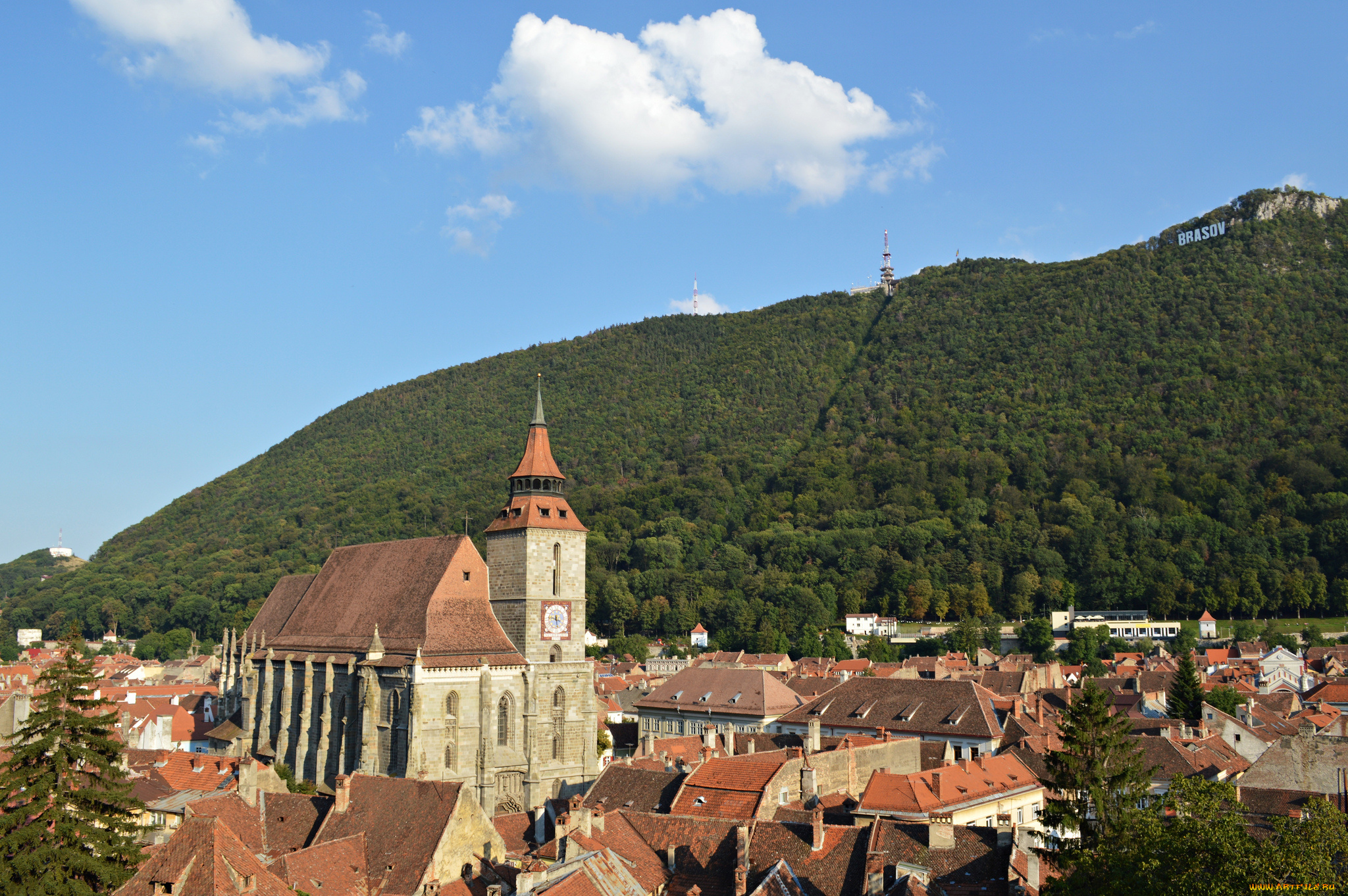brasov, romania, города, панорамы, black, church, панорама, крыши, горы, Чёрная, церковь, румыния, брашов