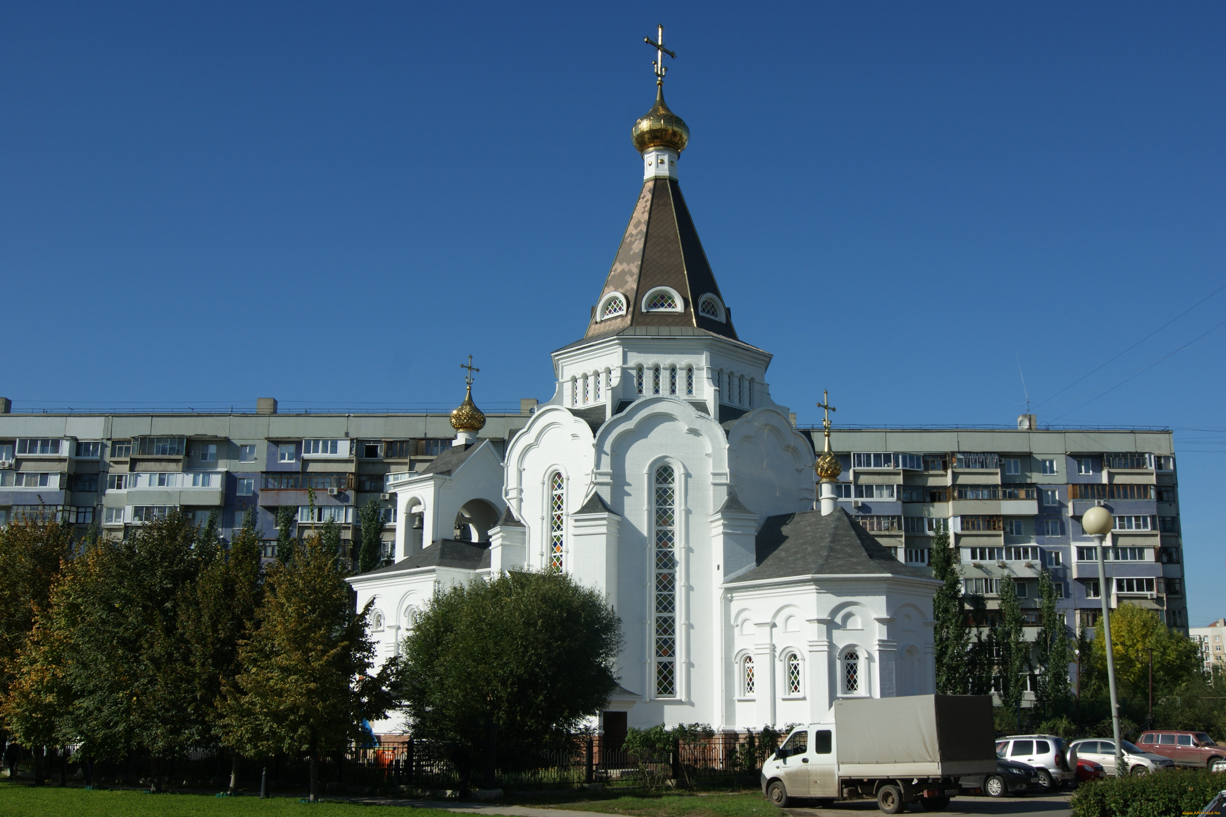 тольятти, , храм, во, имя, святого, благоверного, князя, александра, невског, города, -, православные, церкви, , монастыри, машины, дом, деревья, фонарь, трава, небо, храм