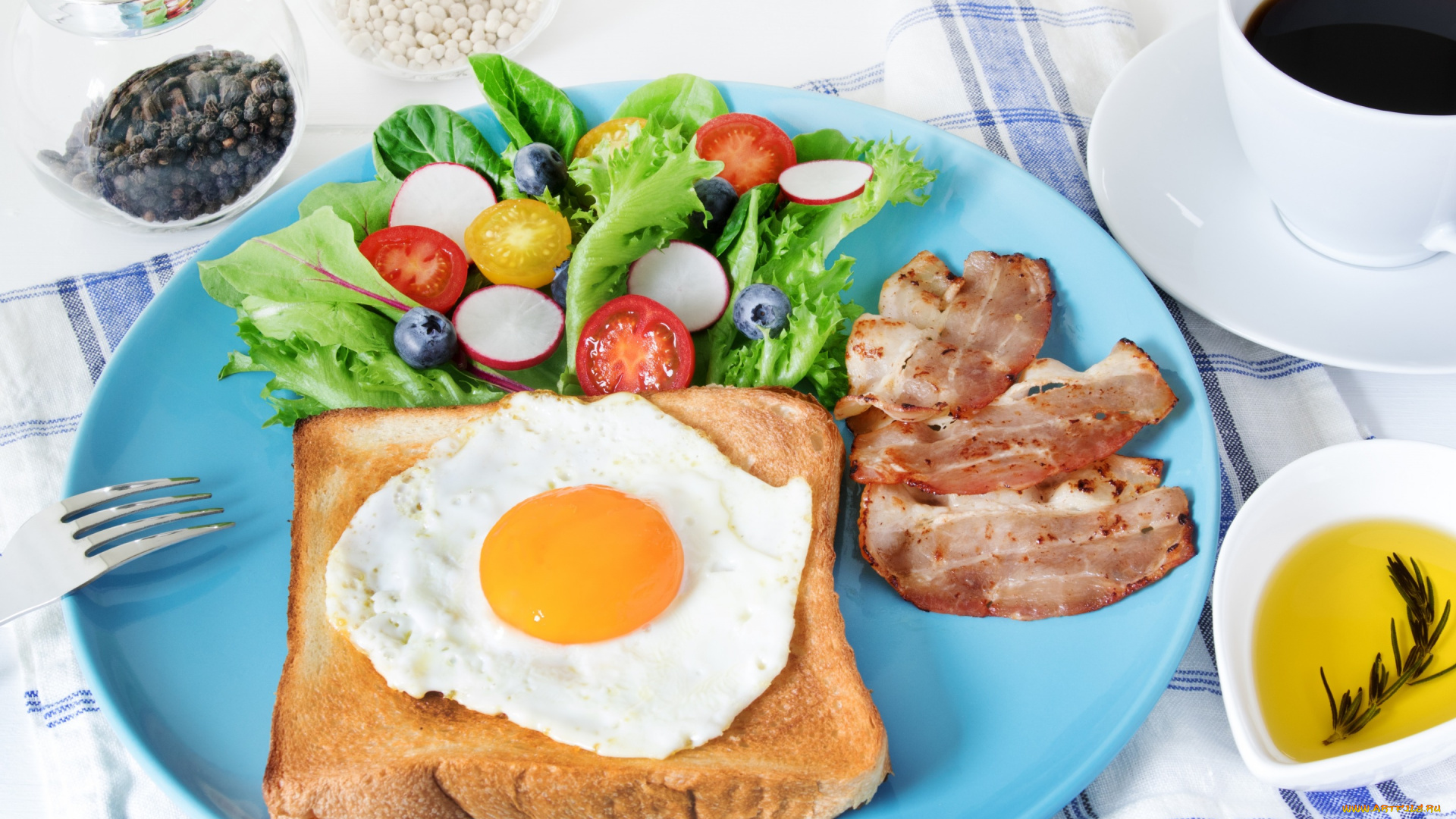 еда, разное, vegetables, помидоры, овощи, breakfast, bacon, салат, coffee, тарелка, bread, кофе, tomatoes, яичница, бекон, хлеб, яйцо