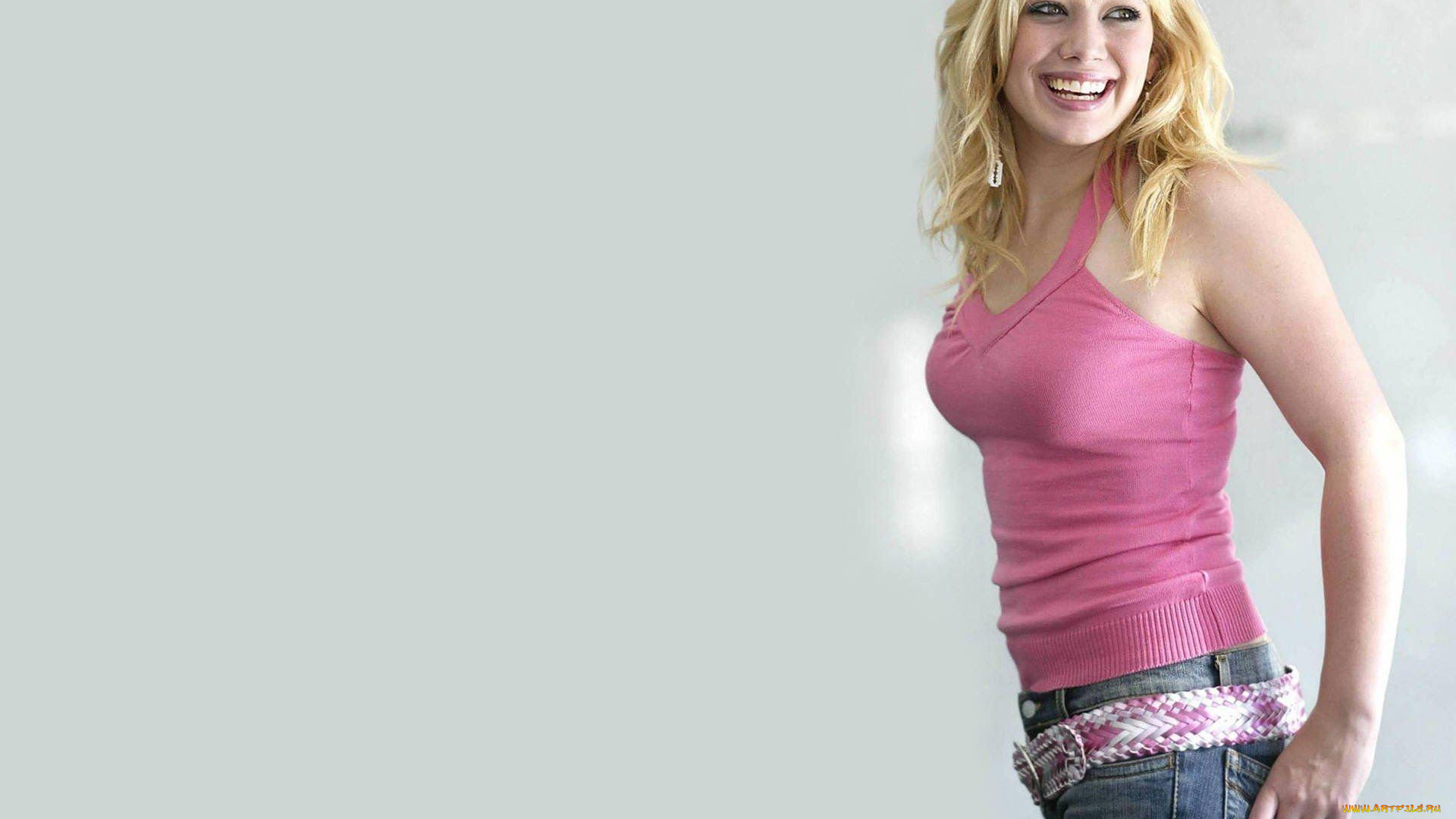 девушки, hilary, duff, блондинка, улыбка, майка, джинсы, пояс