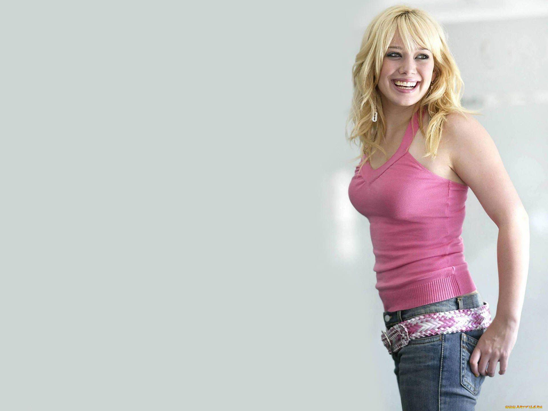 девушки, hilary, duff, блондинка, улыбка, майка, джинсы, пояс