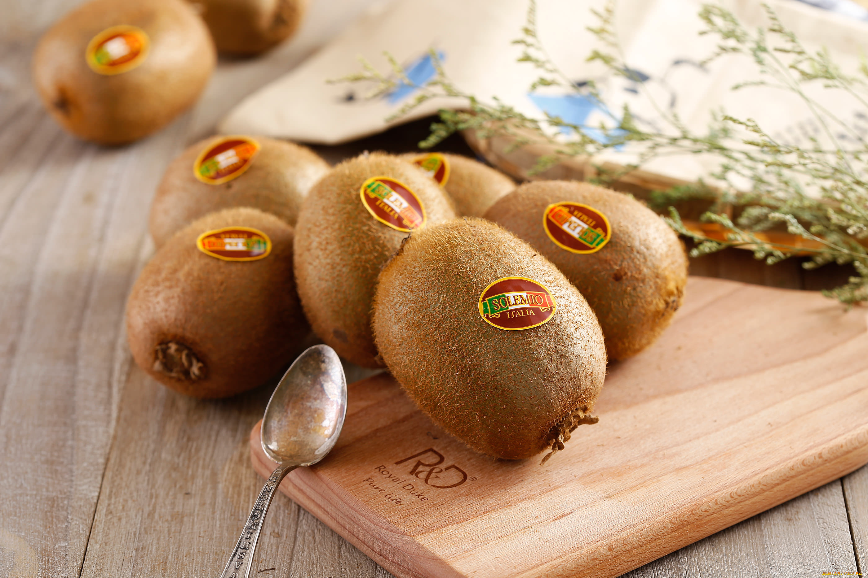 еда, киви, ложка, доска