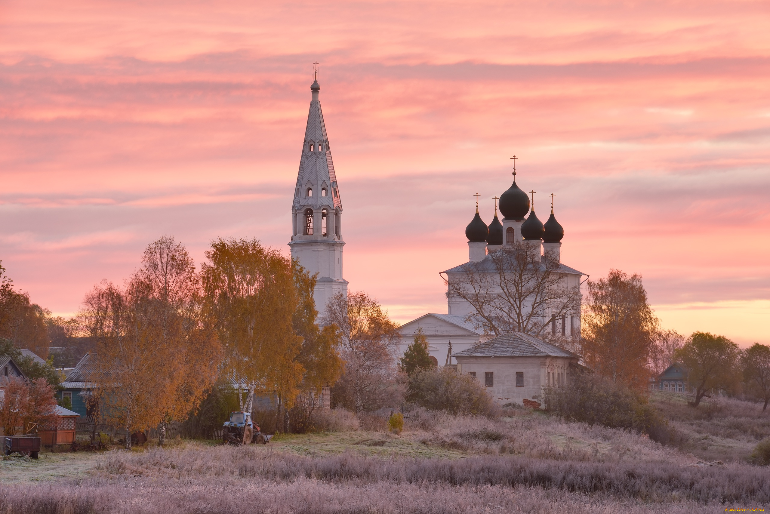 города, -, православные, церкви, , монастыри, колокольня, провинция, купола, архитектура, россия, березы, домики, храм, дымка, трактор, церковь, деревня, село, рассвет, розовый, природа, закат, деревья, облака, русская, глубинка