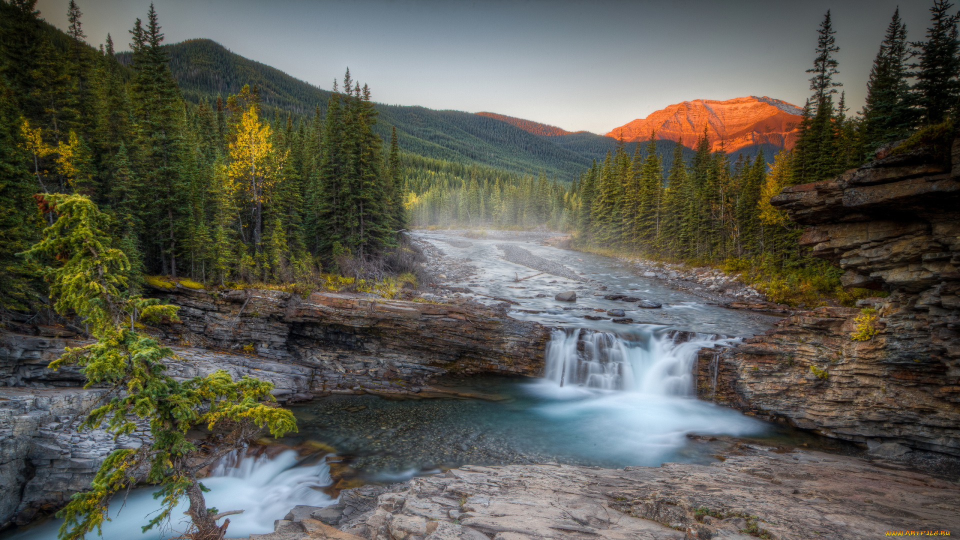 природа, реки, озера, пейзаж, вид, на, красную, гору, зеленые, деревья, осень, вода, ручей, река