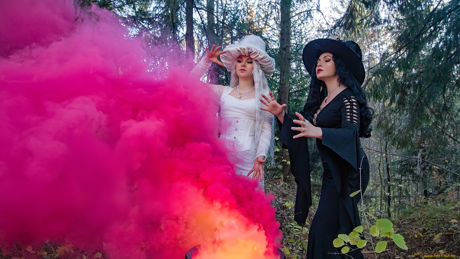 девушки, юлия, огородникова, образы, косплей, наряды, костюмы, подруги, ведьмы, дым, котел, шляпы, платья, лес