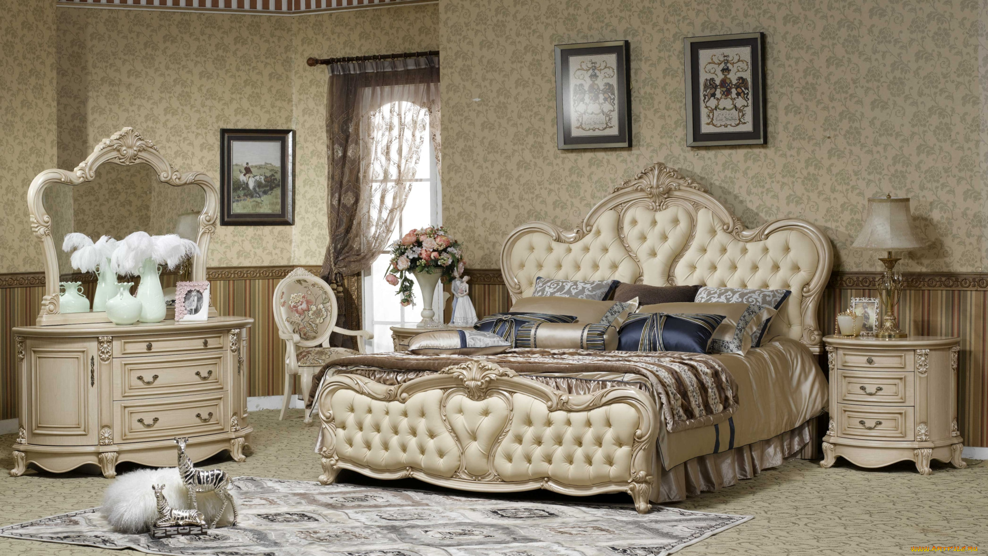 интерьер, спальня, покрывало, кровать, подушки, зеркало, букет