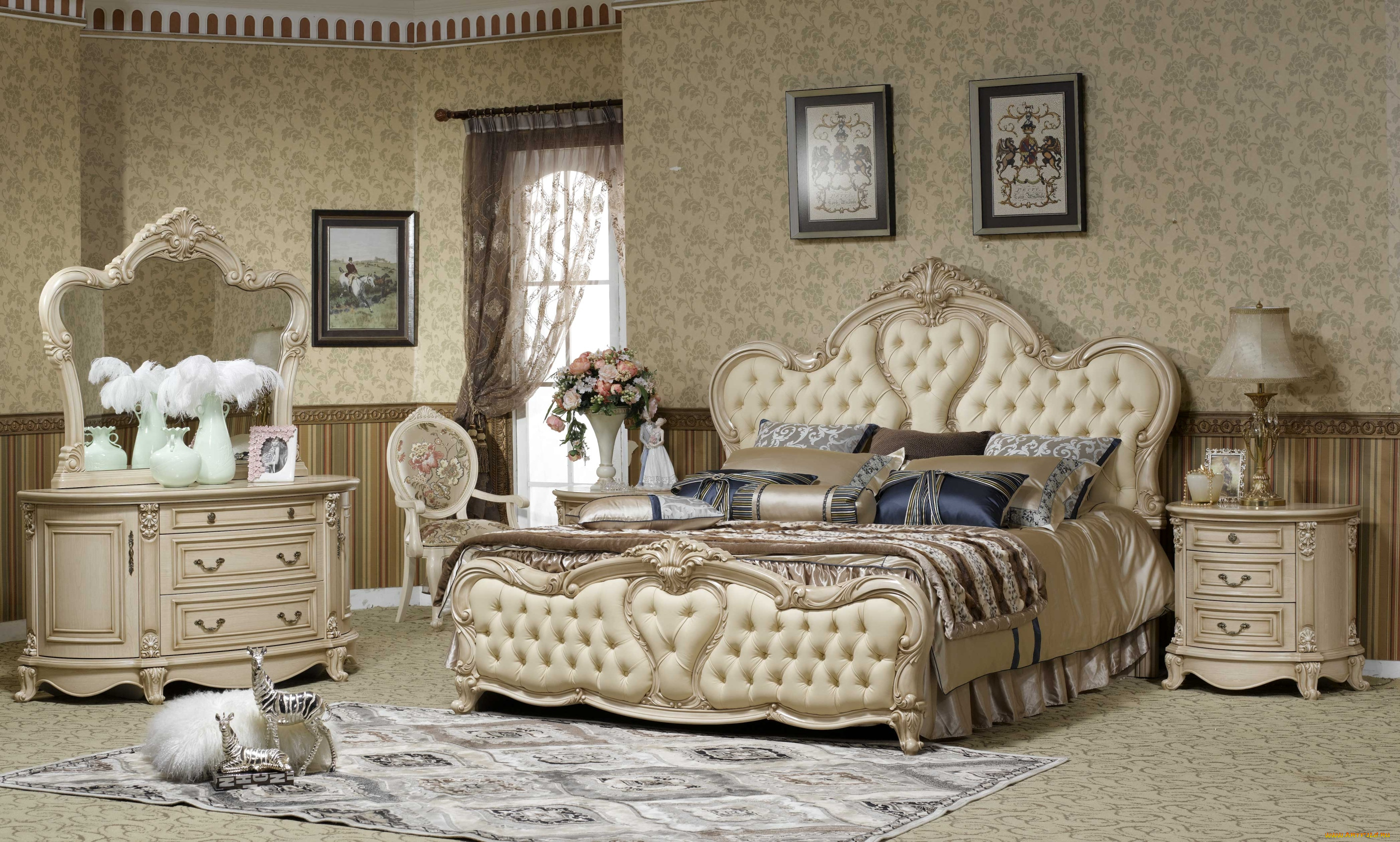 интерьер, спальня, покрывало, кровать, подушки, зеркало, букет