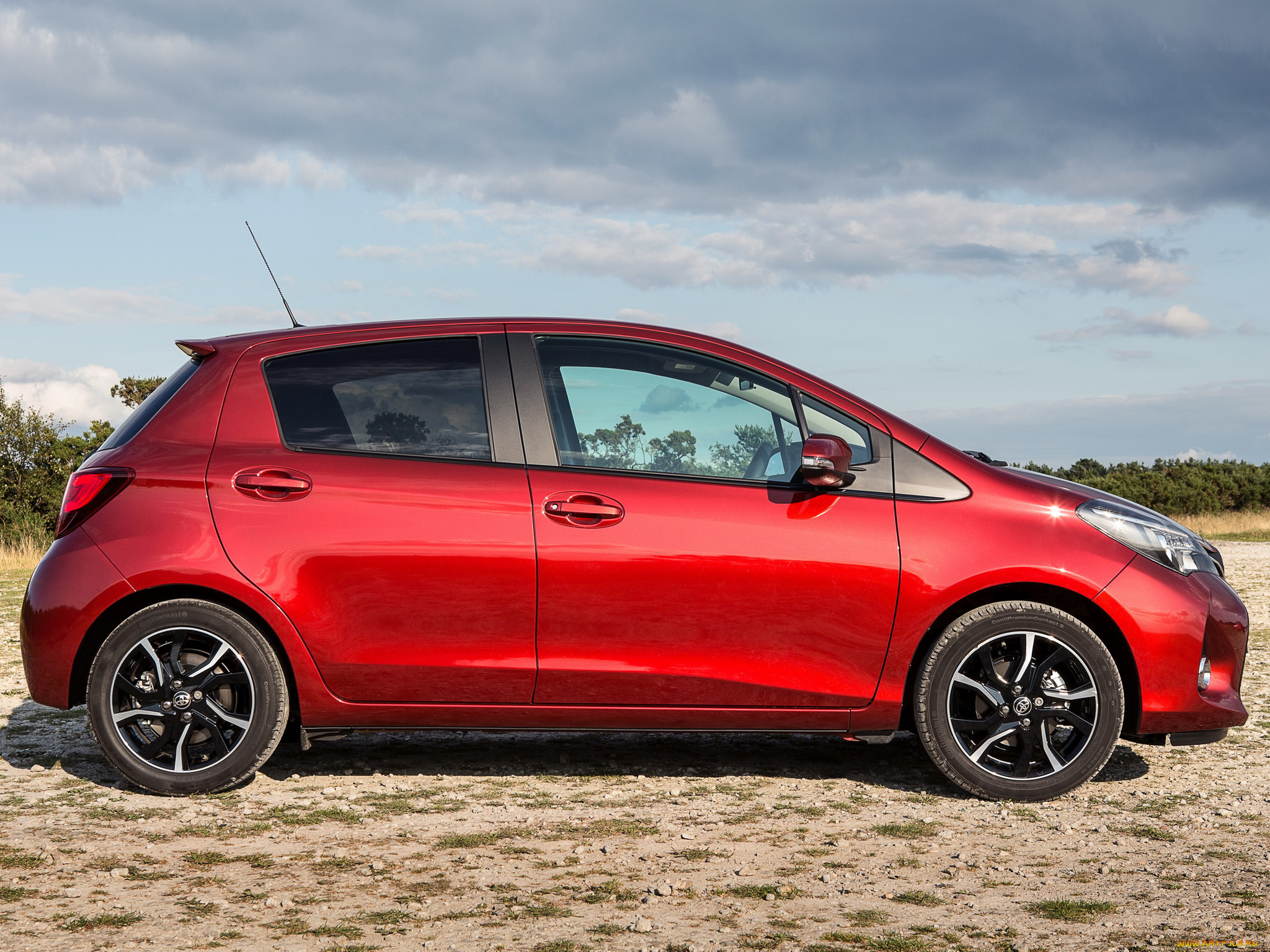 автомобили, toyota, uk-spec, 5-door, yaris, красный, 2014г