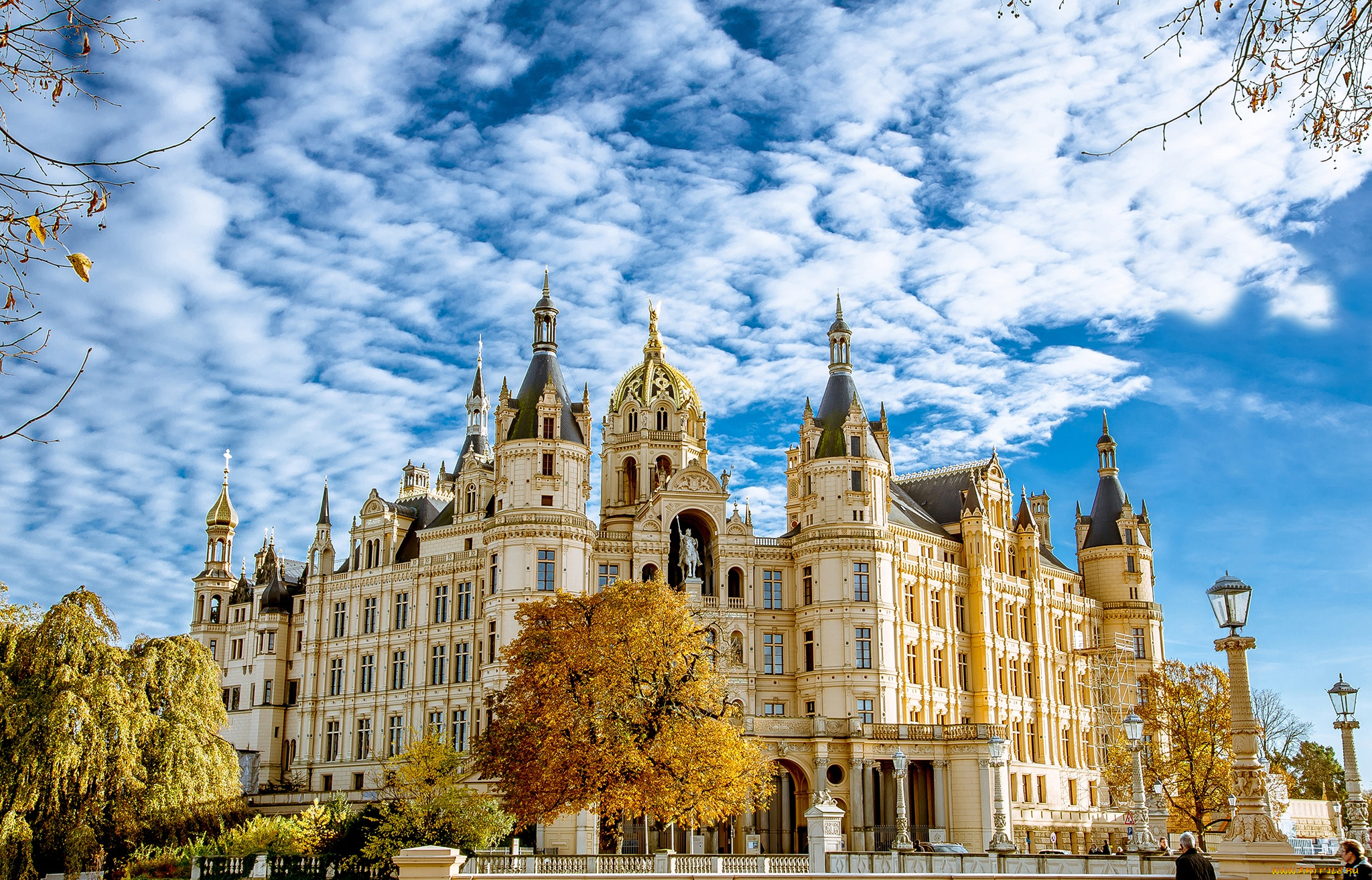 города, замки, германии, дворец, осень, schwerin, германия, деревья, солнце, небо, облака