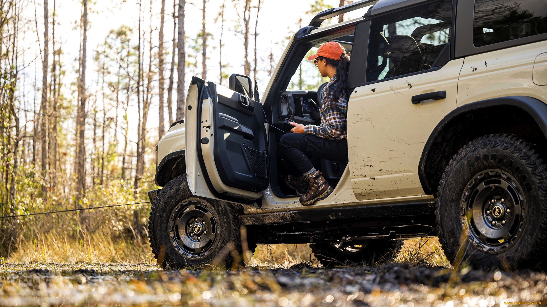 автомобили, -авто, с, девушками, форд, лес, брюнетка, кепка, рубашка