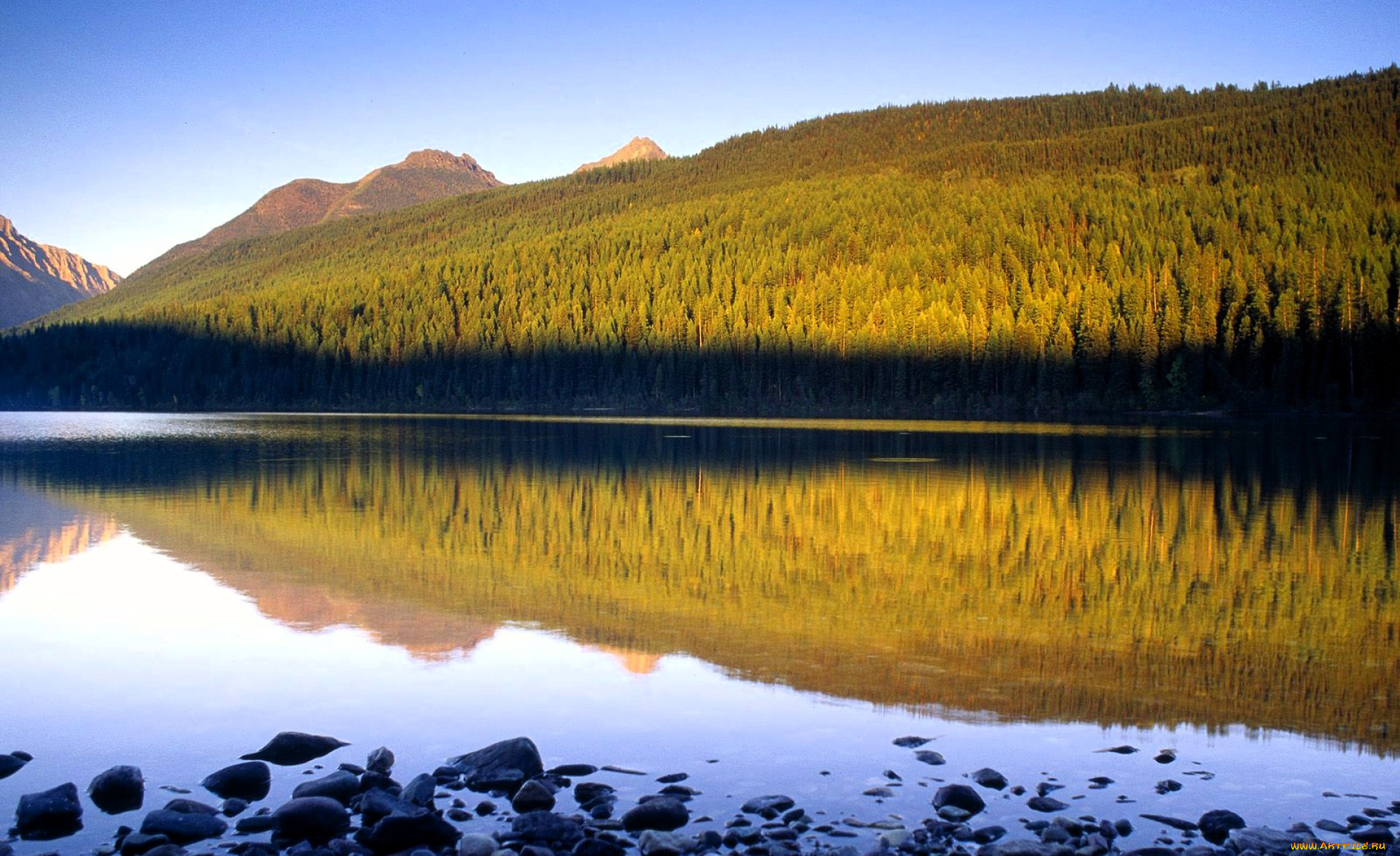 природа, реки, озера, горы, склон, лес, деревья, тень, озеро, отражение, камни