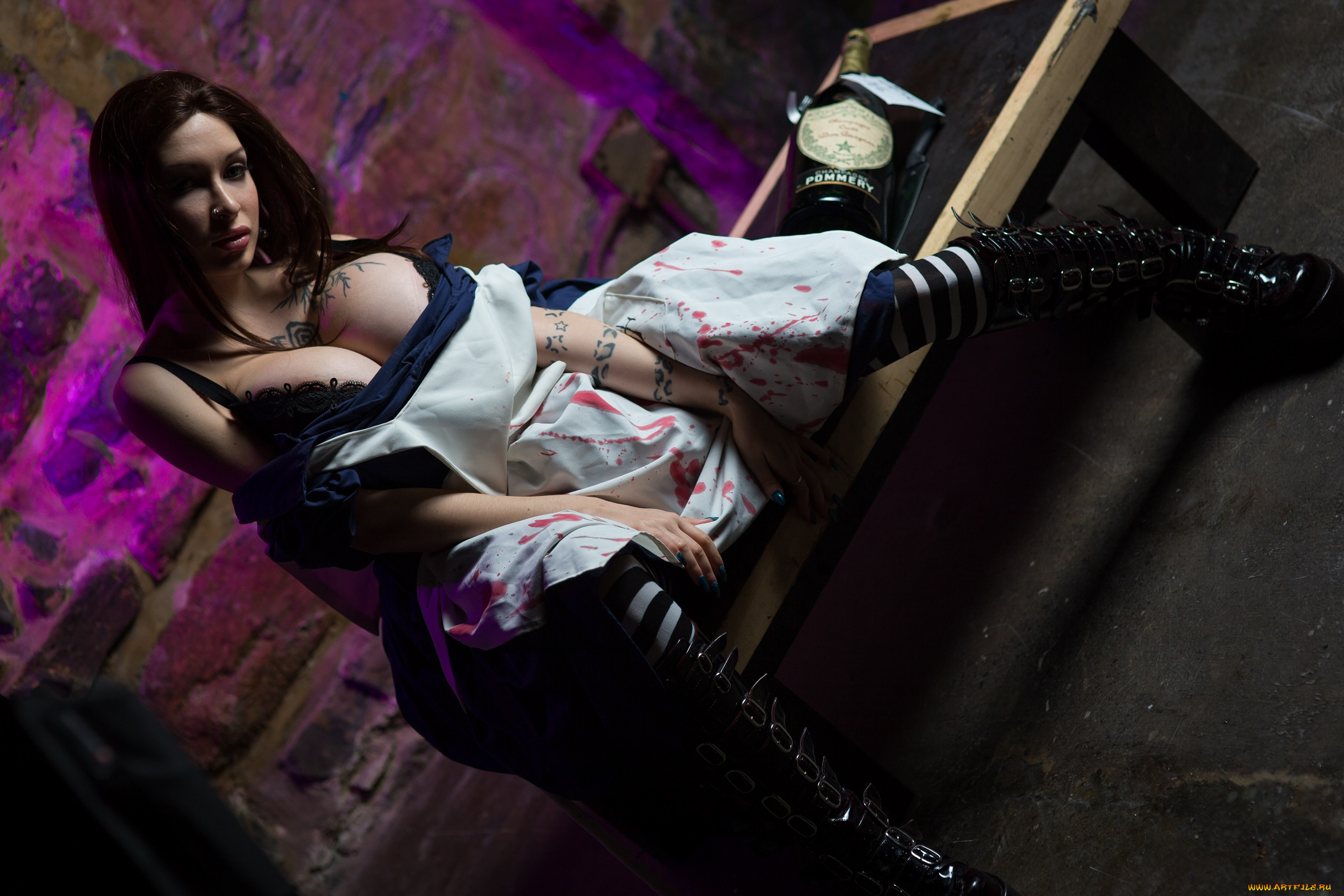 девушки, ariane, saint-amour, фон, девушка, бутылка, тату, взгляд