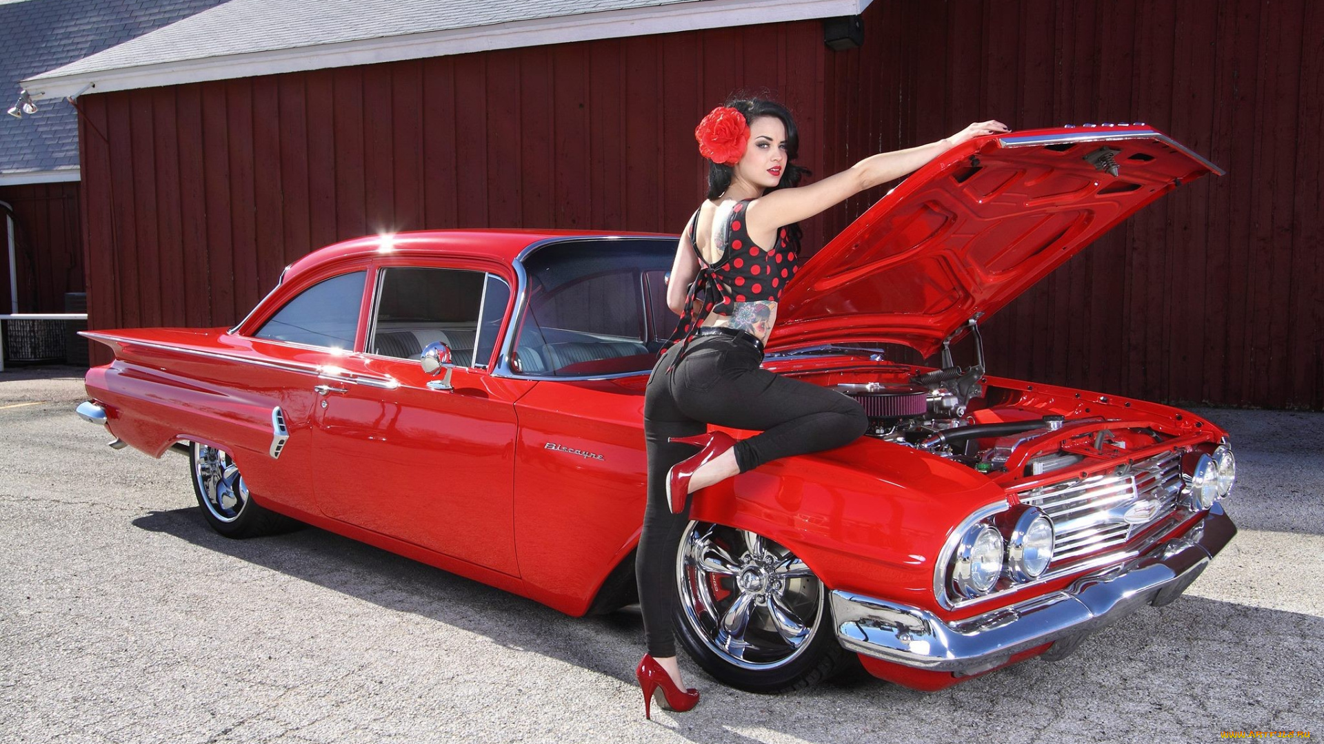автомобили, -авто, с, девушками, chevrolet, biscayne, красный, брюнетка, автомобиль, оглядываясь, назад, транспортное, средство, ретро, олдтаймер, каблуки, красные, цветок, в, волосах, темные, волосы, задница, смотрит, на, зрителя, женщины, открытом, воздухе