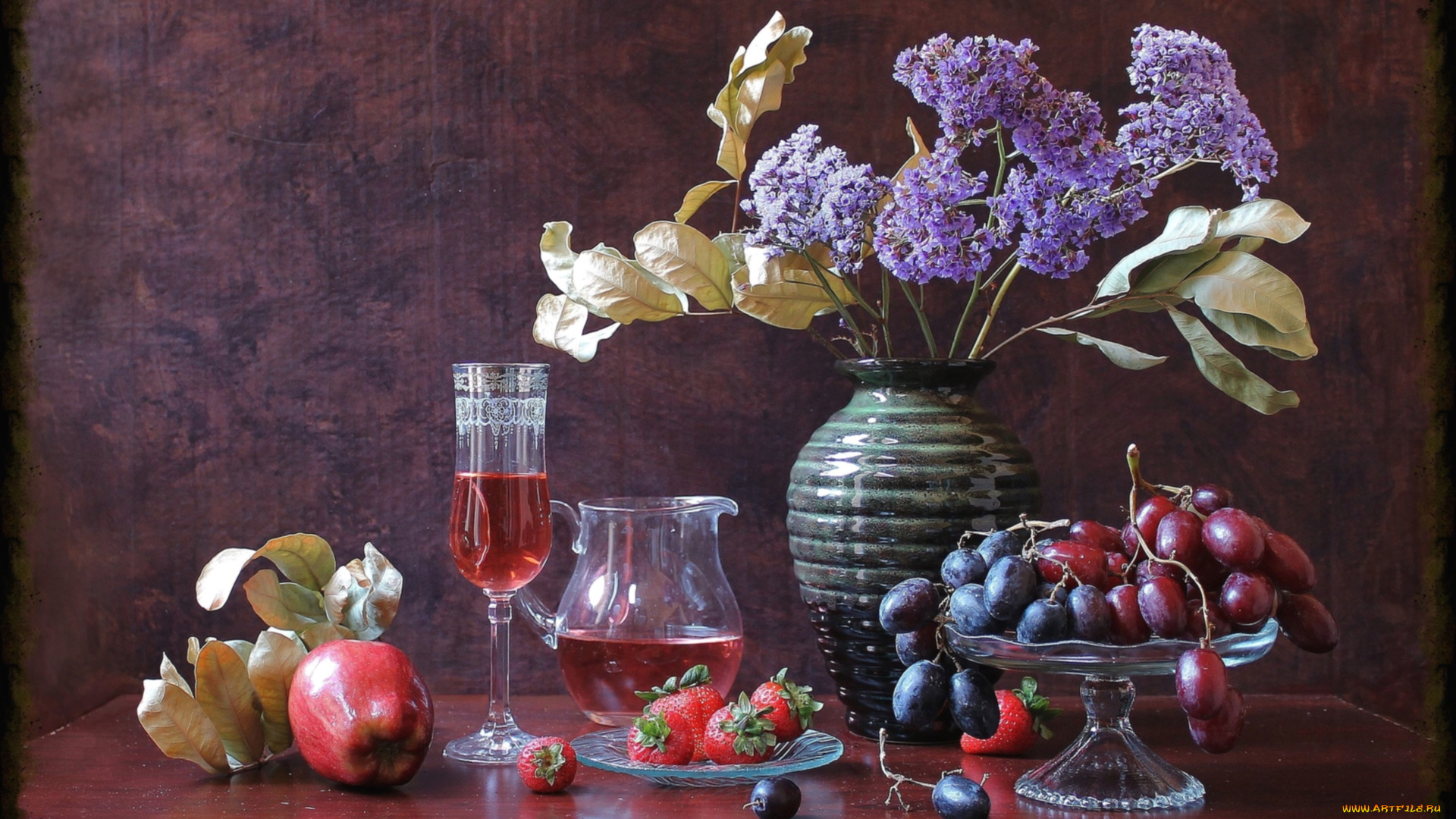 еда, натюрморт, кувшин, цветы, яблоко, клубника, виноград