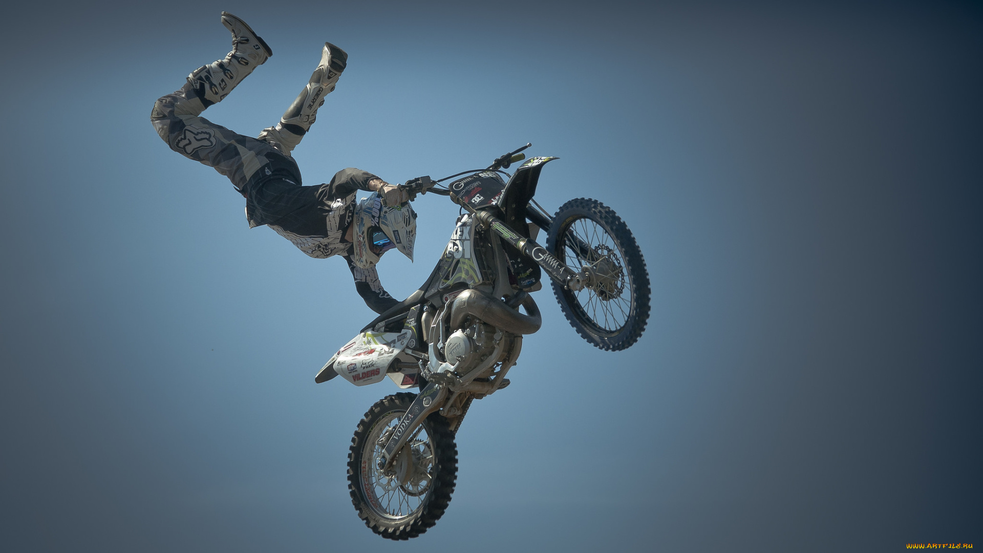 спорт, мотоспорт, ебайк, гонщик, экипировка, шлем, полет