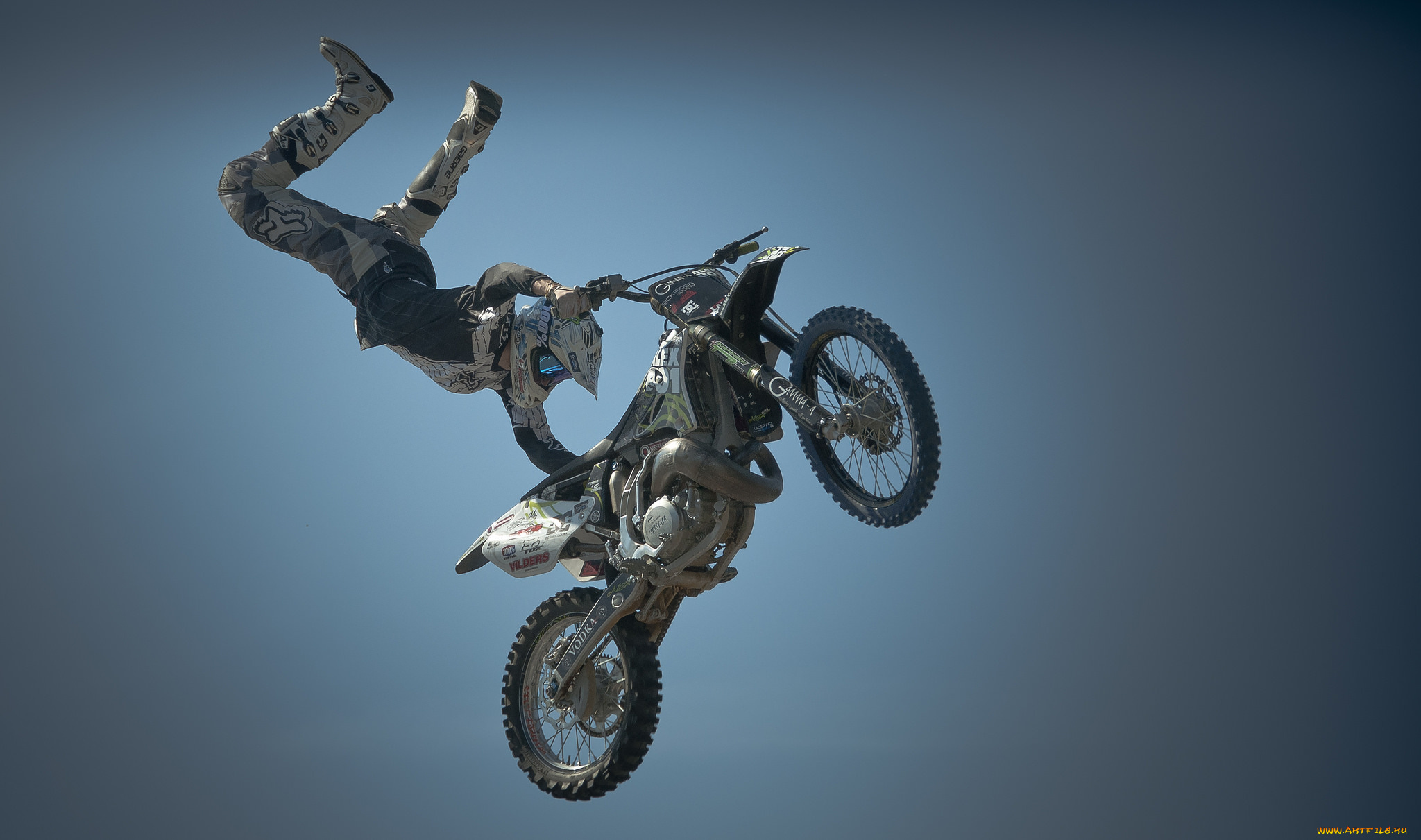 спорт, мотоспорт, ебайк, гонщик, экипировка, шлем, полет