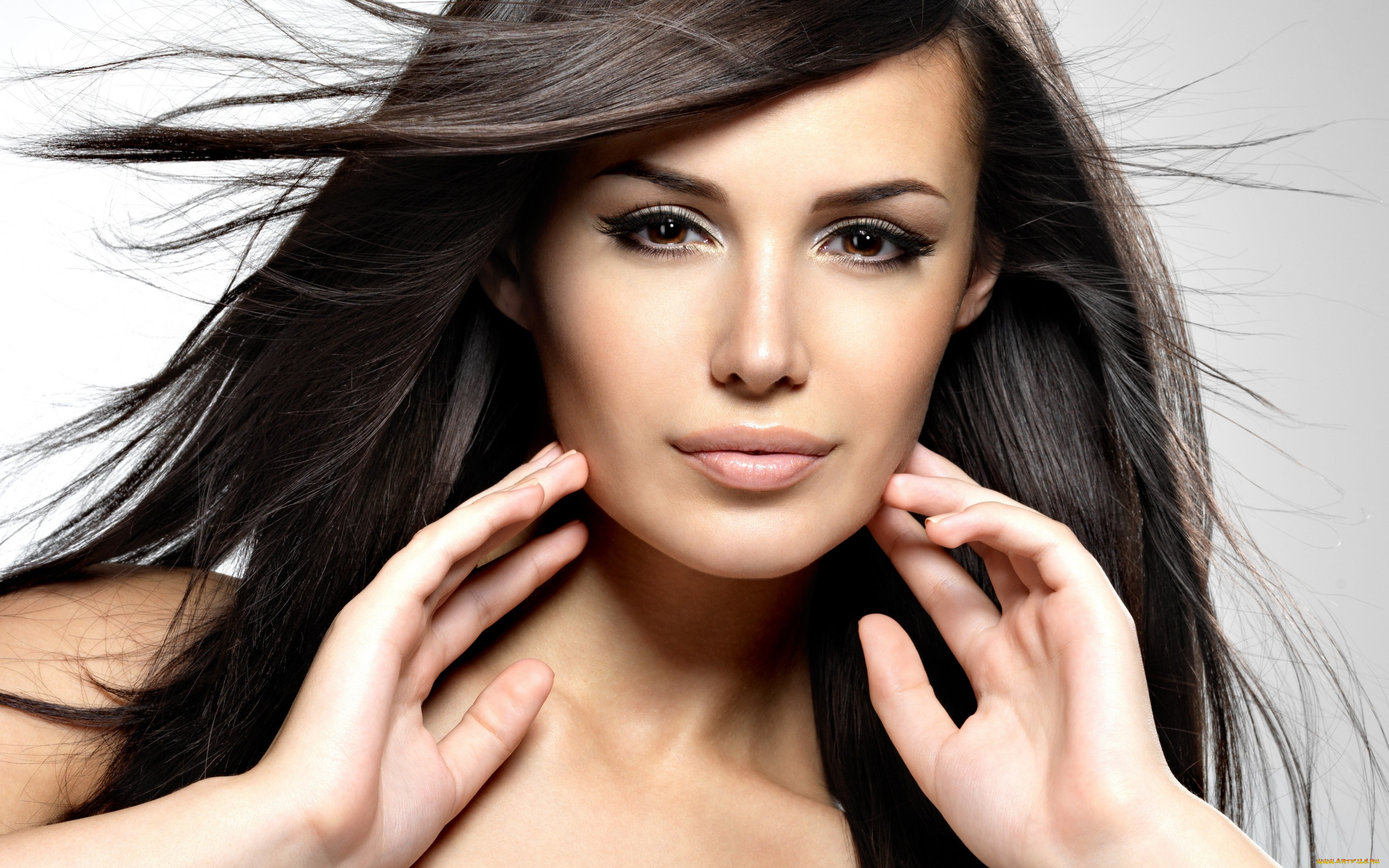 девушки, -unsort, , лица, , портреты, девушка, волосы, макияж, карие, глаза, взгляд, руки