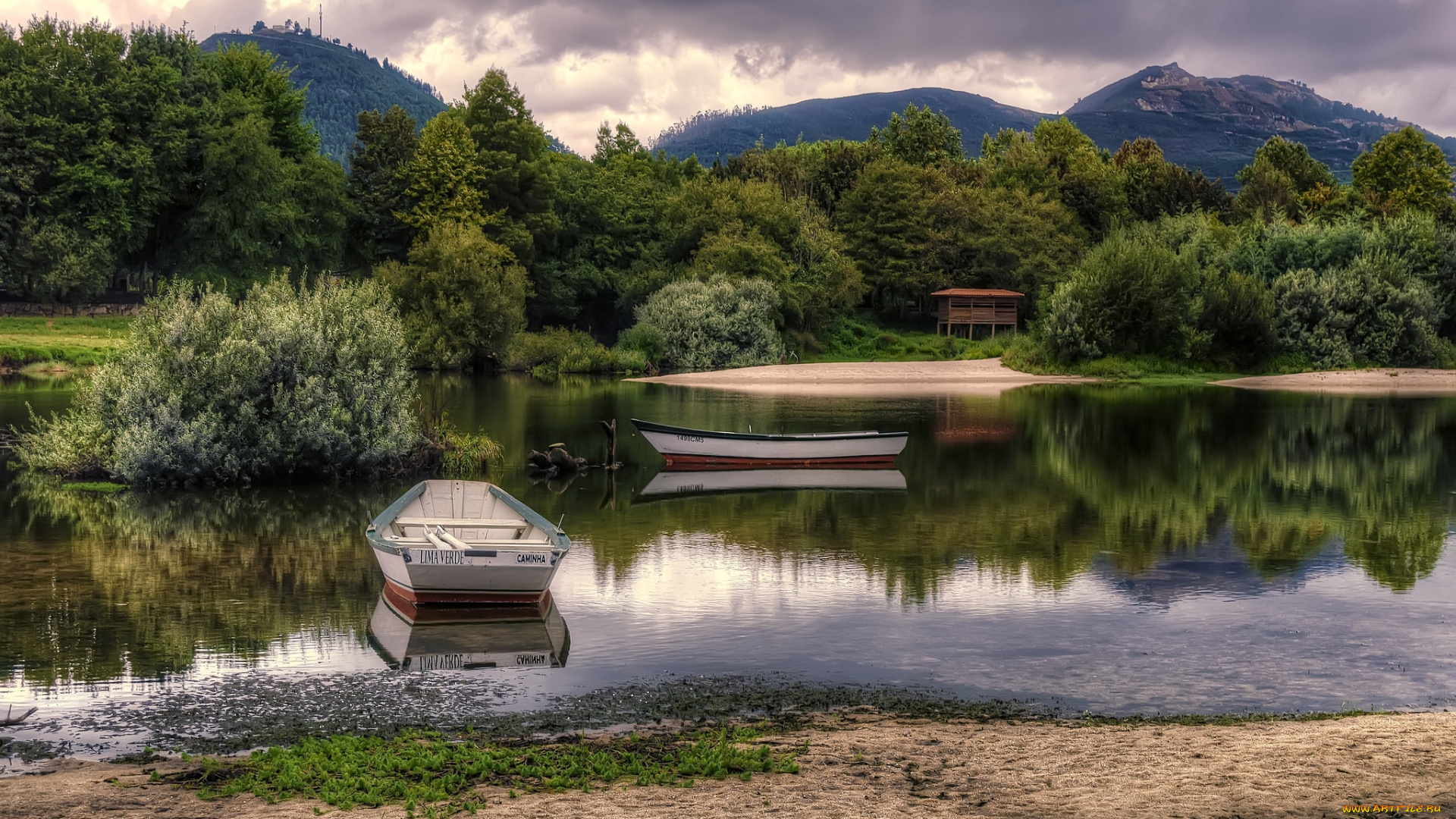 корабли, лодки, , шлюпки, горы, деревья, озеро, пляж