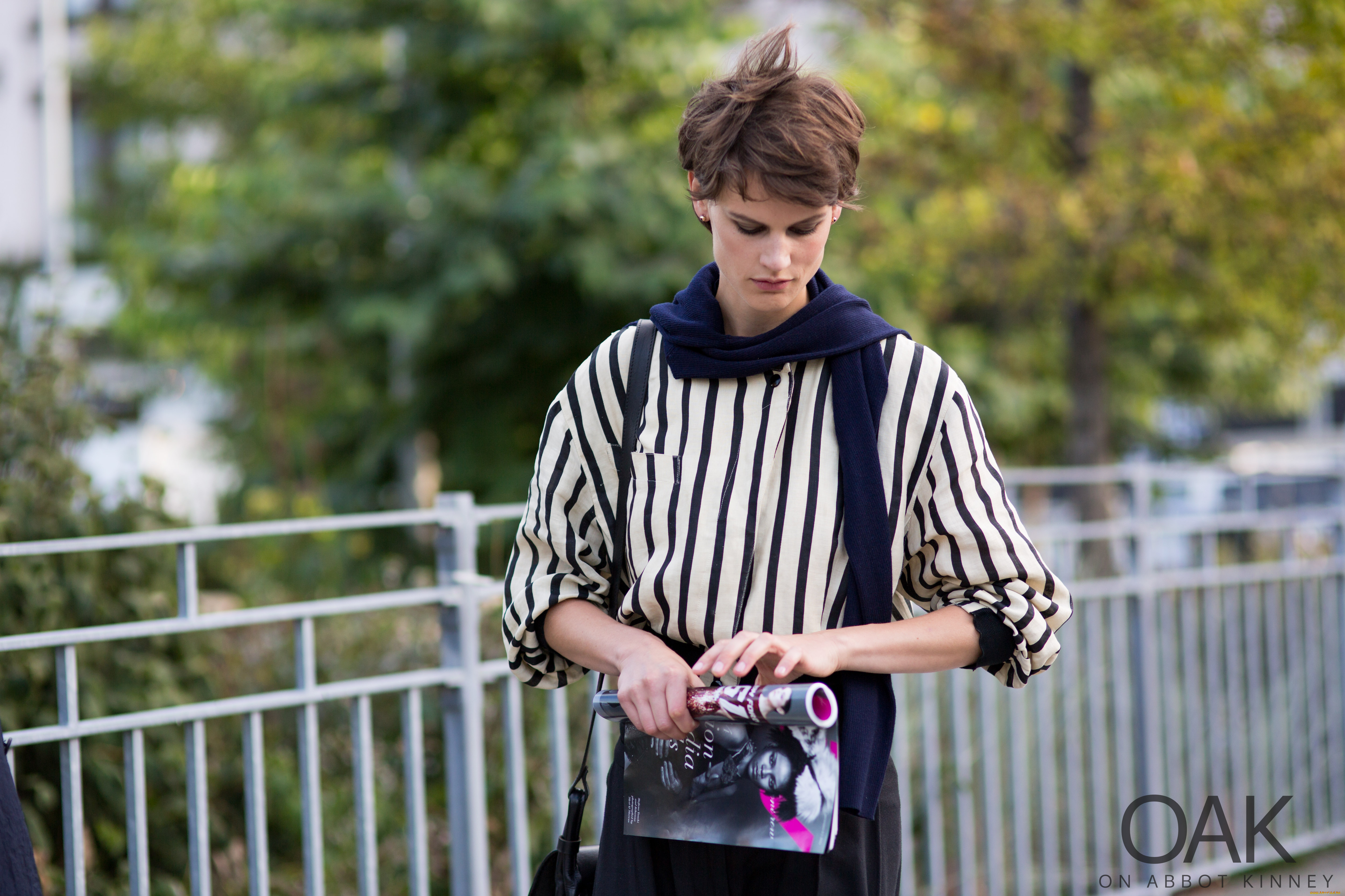 девушки, saskia, de, brauw, забор, журнал, шарф, свитер, шатенка