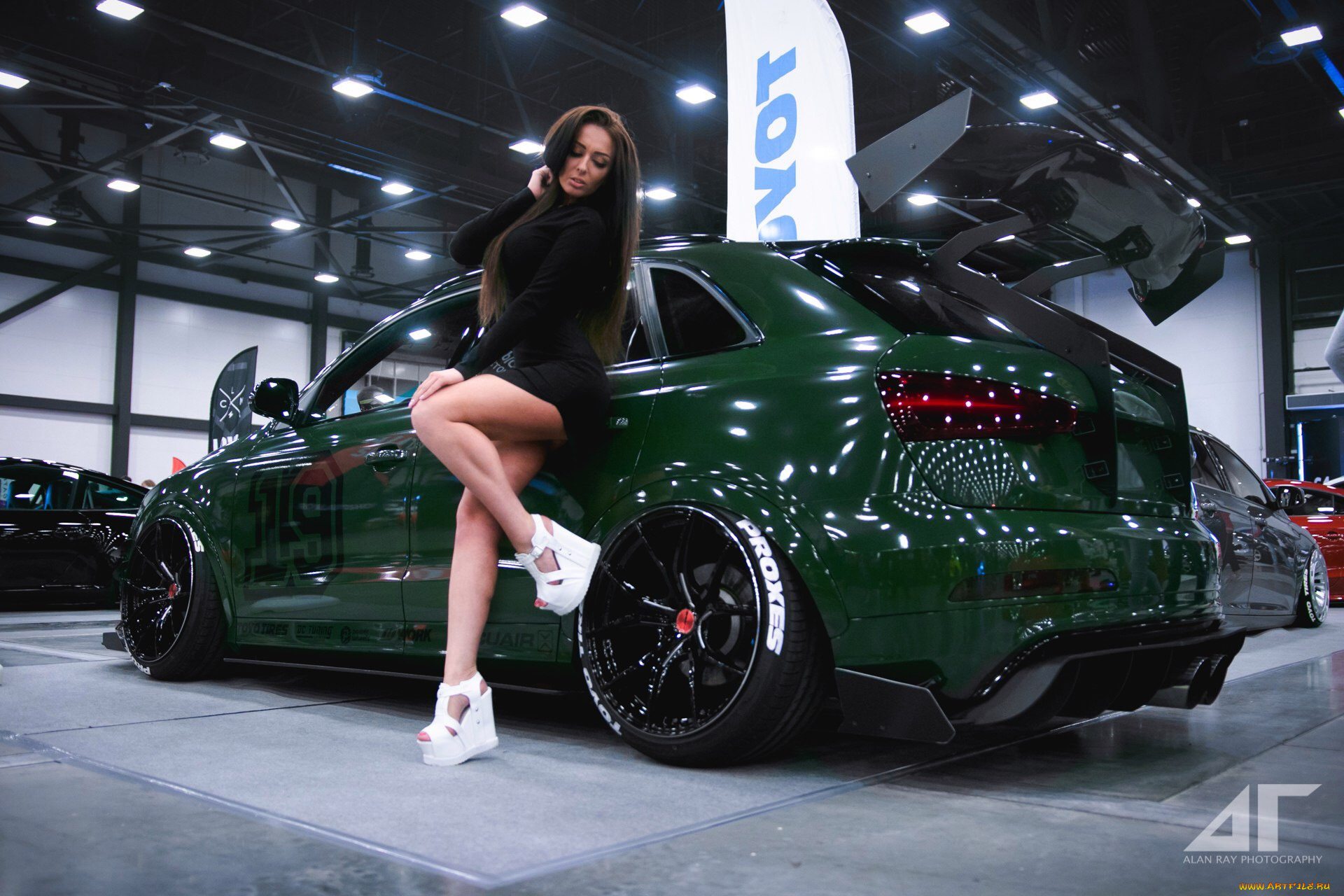 девушка, и, авто, автомобили, -авто, с, девушками, девушка, женщина, шатенка, темноволосая, сексуальная, модель, звезда, позирует, разная, обувь, верхняя, стильная, одежда, нижнее, эротическое, бельё, трусы, лифчик, колготки, чулки, аксессуары, макияж, и, множество, элементов, на, фотографии