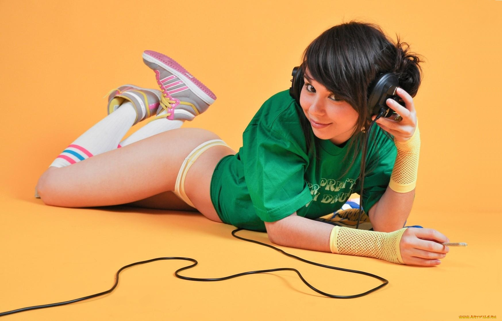 Ariel, Rebel, девушки, наушники