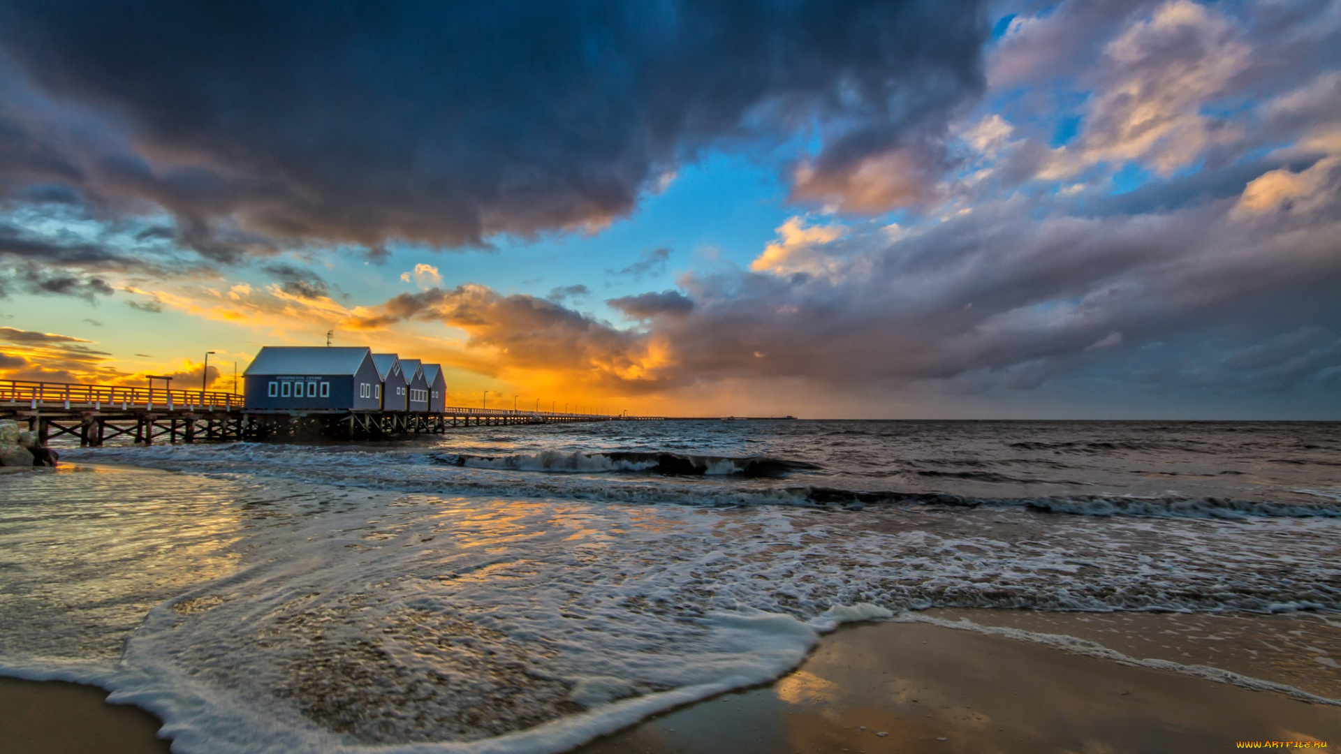 природа, побережье, океан, тучи, мост, пена, волны, пляж