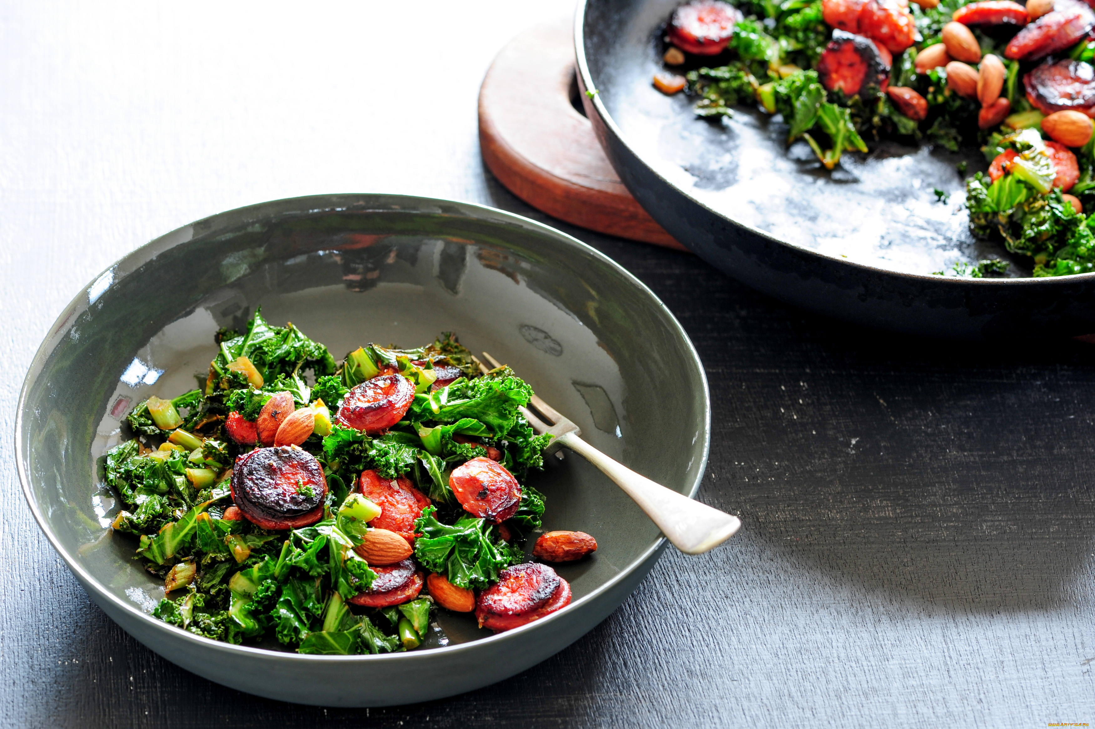 еда, салаты, , закуски, зелень, орехи, сосиски, салат