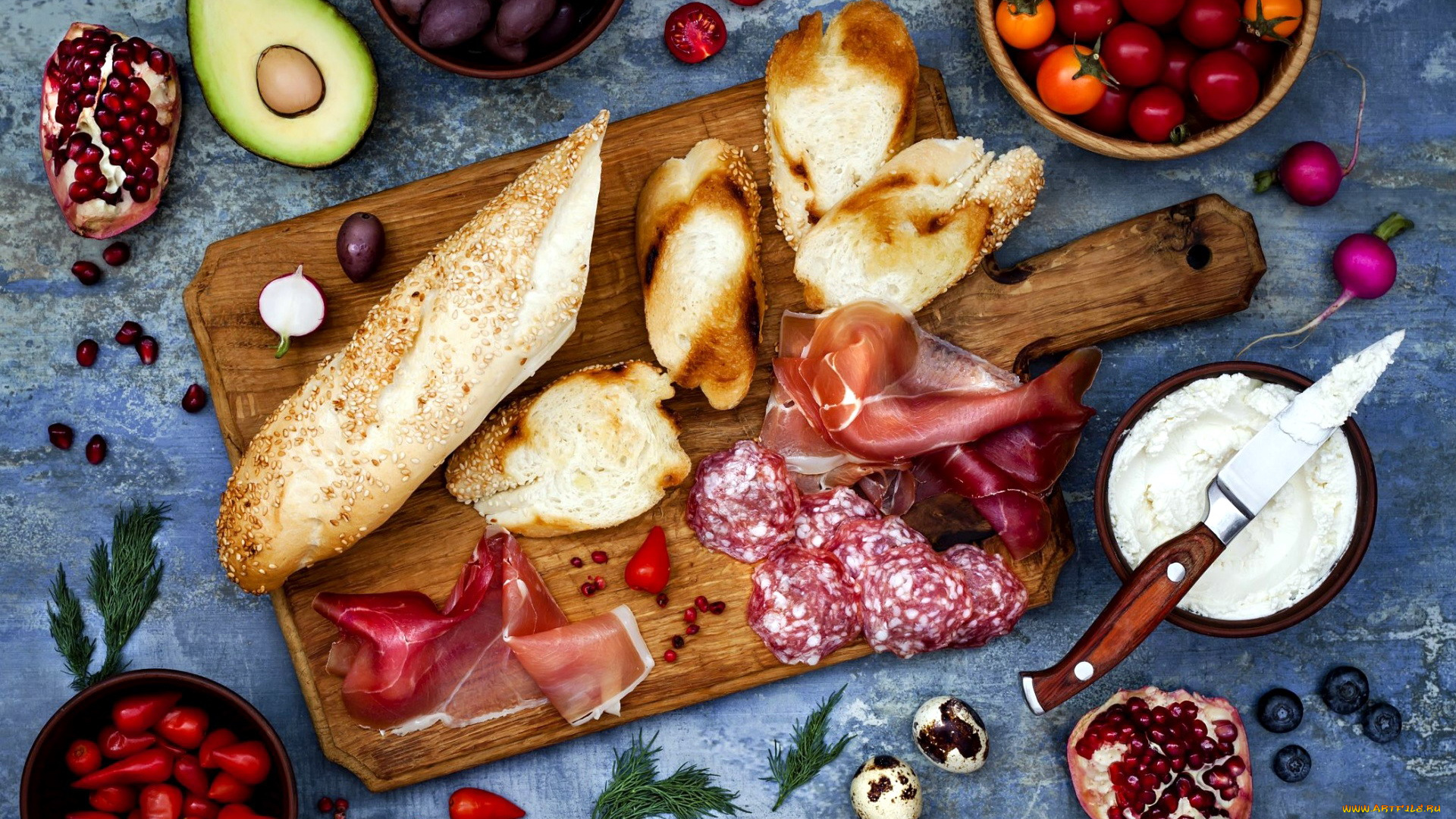 еда, разное, колбаса, ветчина, оливки, помидоры, багет, гранат, авокадо, томаты