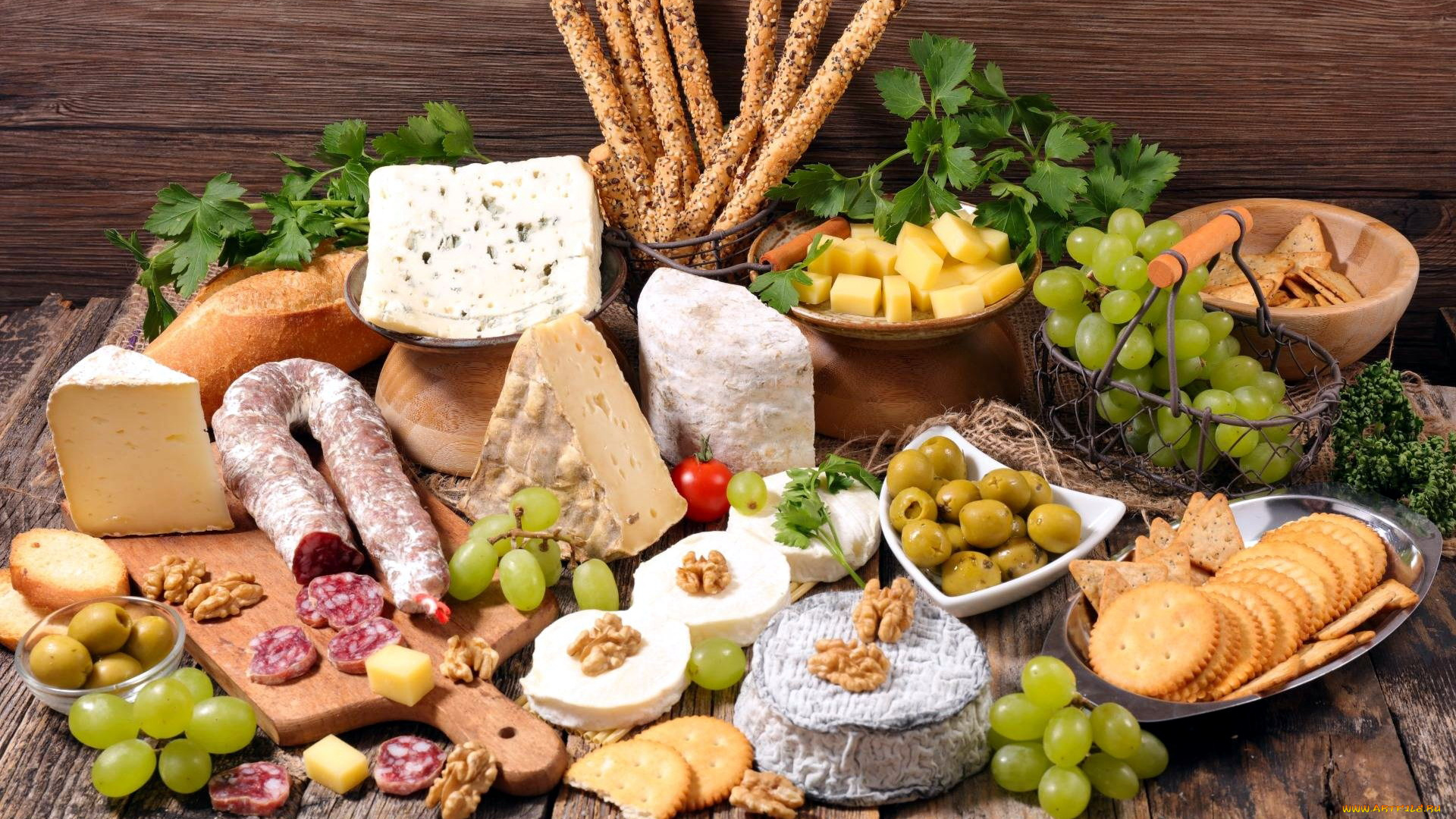 еда, разное, сыр, колбаса, печенье, виноград, оливки