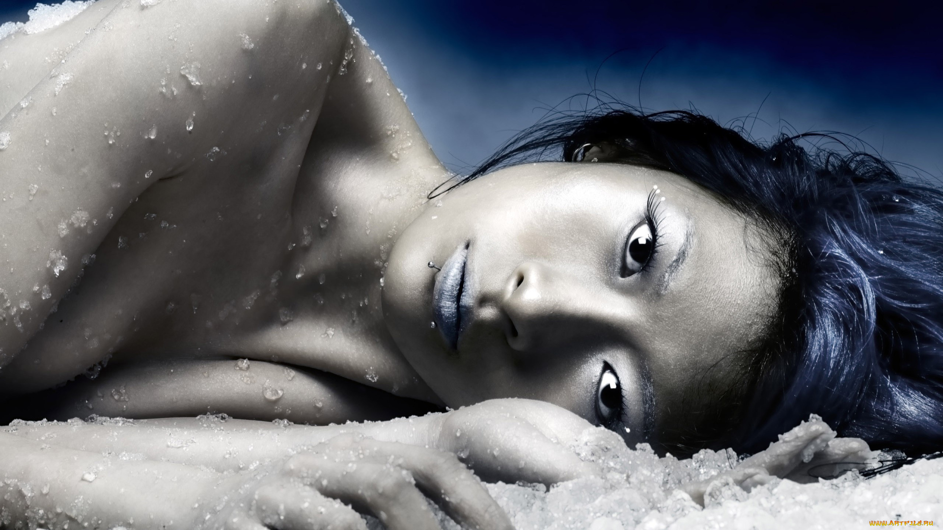 девушки, -, азиатки, лицо, лед, пирсинг