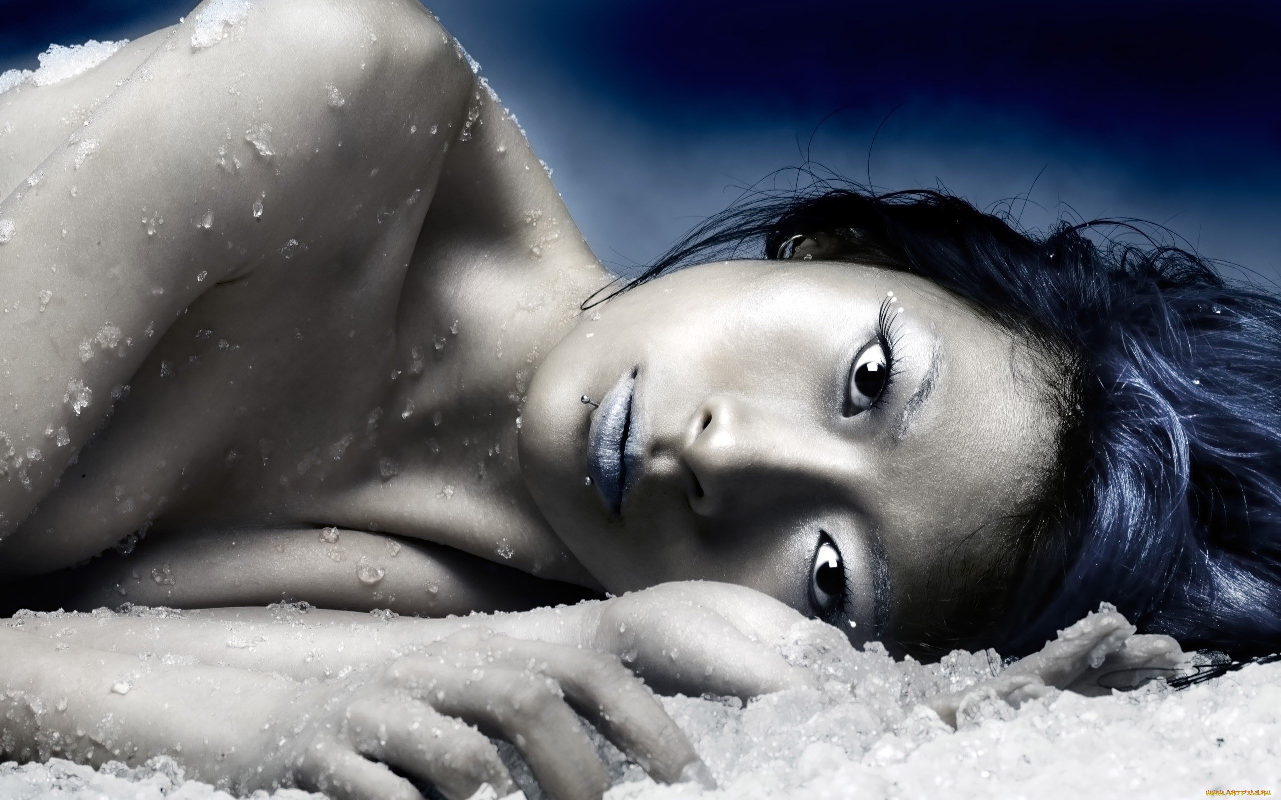 девушки, -, азиатки, лицо, лед, пирсинг