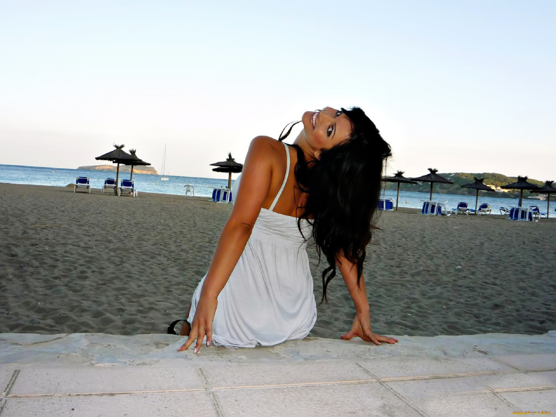 девушки, denise, milani, брюнетка, платье, пляж, песок, море