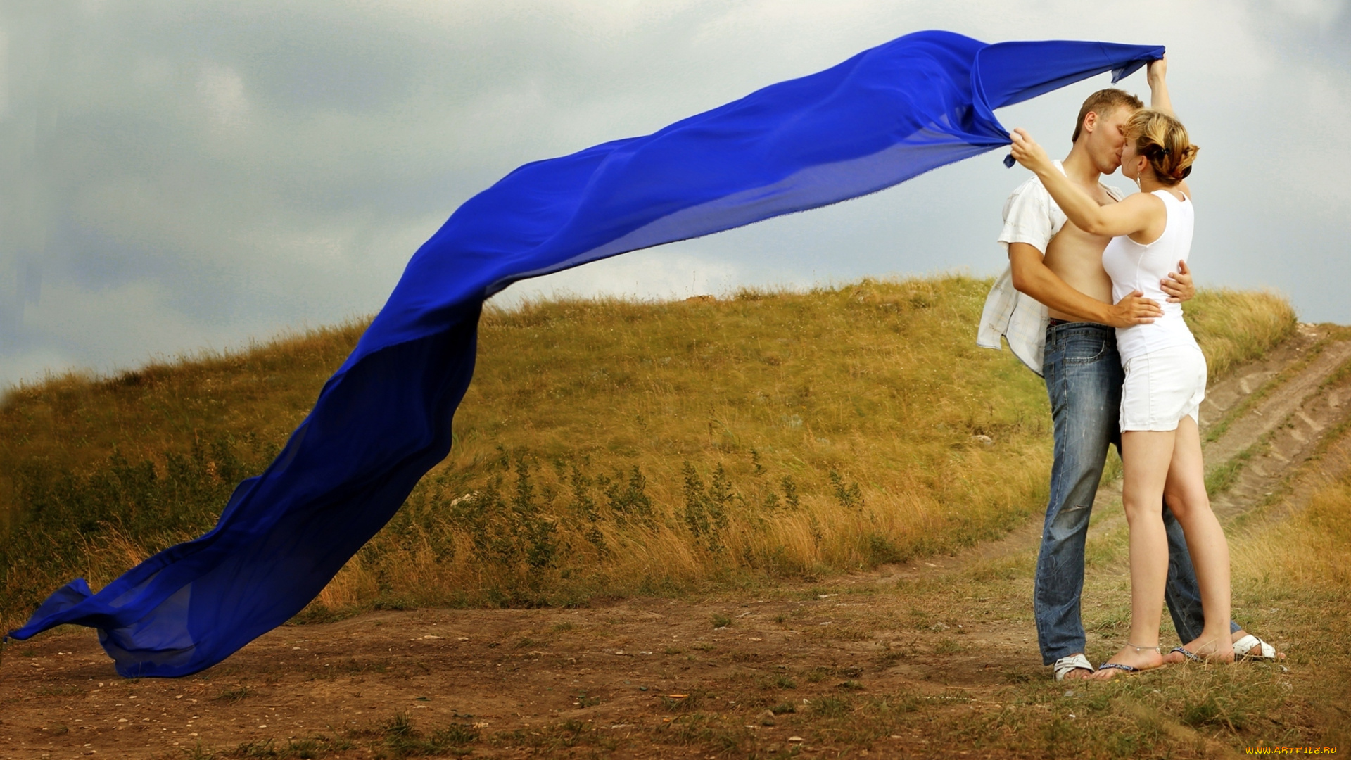 разное, мужчина, женщина, тропа, ткань, парень, дорога, трава, зелЁнаЯ, обьЯтиЯ, поцелуй, любовь, девушка, полЯ, луга