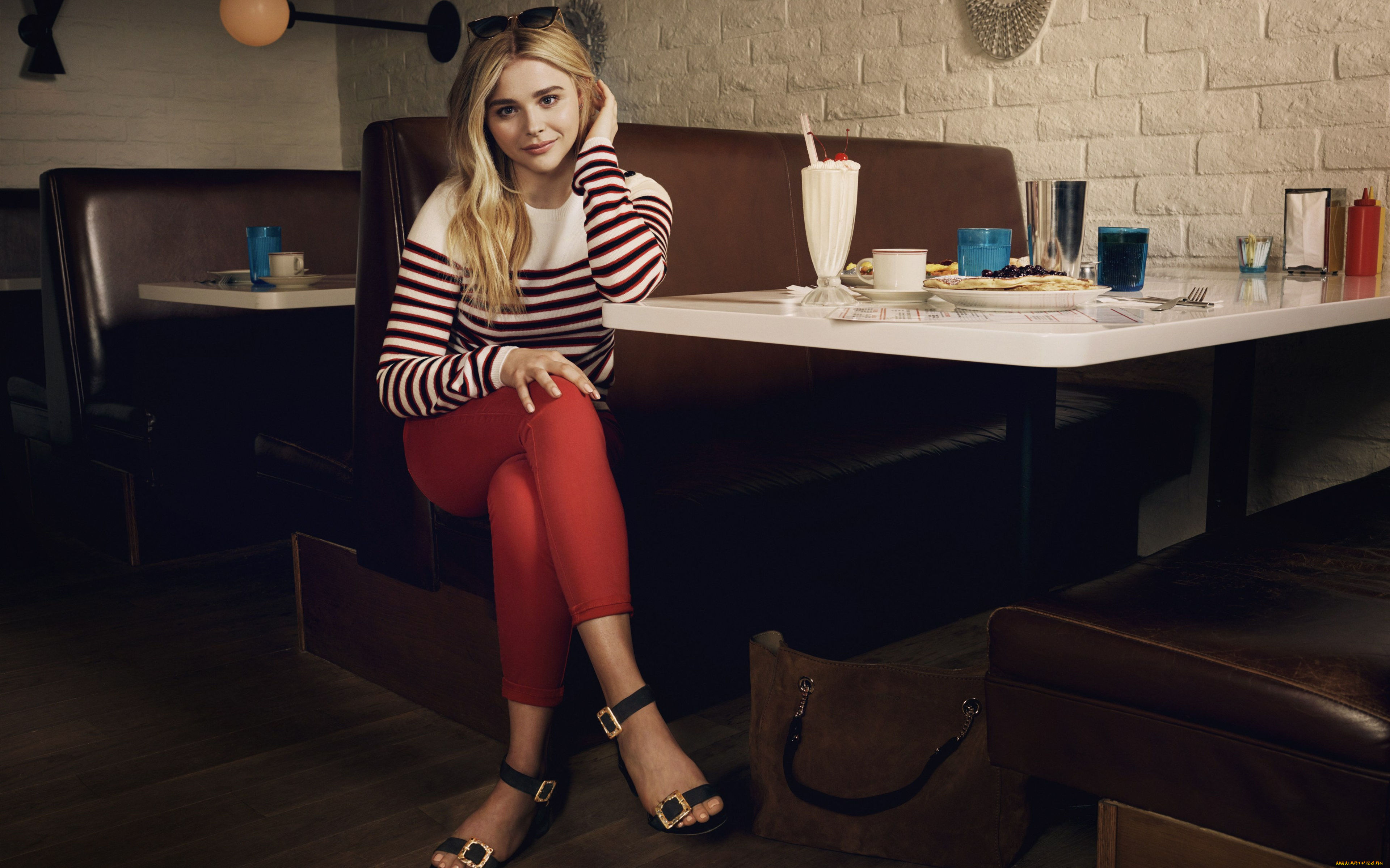 хлоя, морец, фотосессия, 2018, девушки, chloe, grace, moretz, chloe, grace, mortez, american, actress, хлоя, морец, hollywood, 2018, кафе, актриса, celebrities, модель