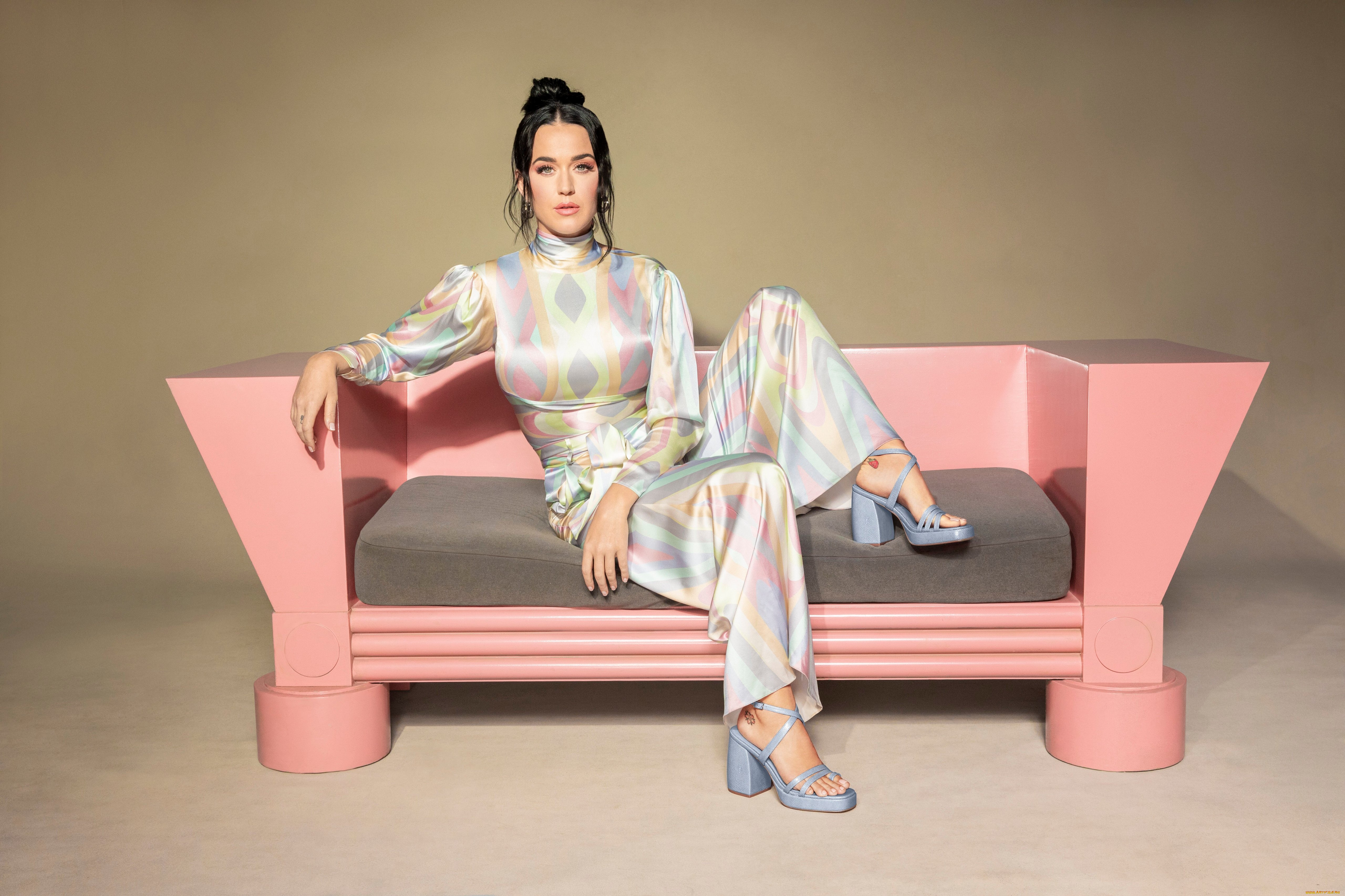 katy, perry, photoshoot, 2023, музыка, katy, perry, кэти, перри, певица, композитор, автoр, пeсeн, актриса, диван, знаменитости