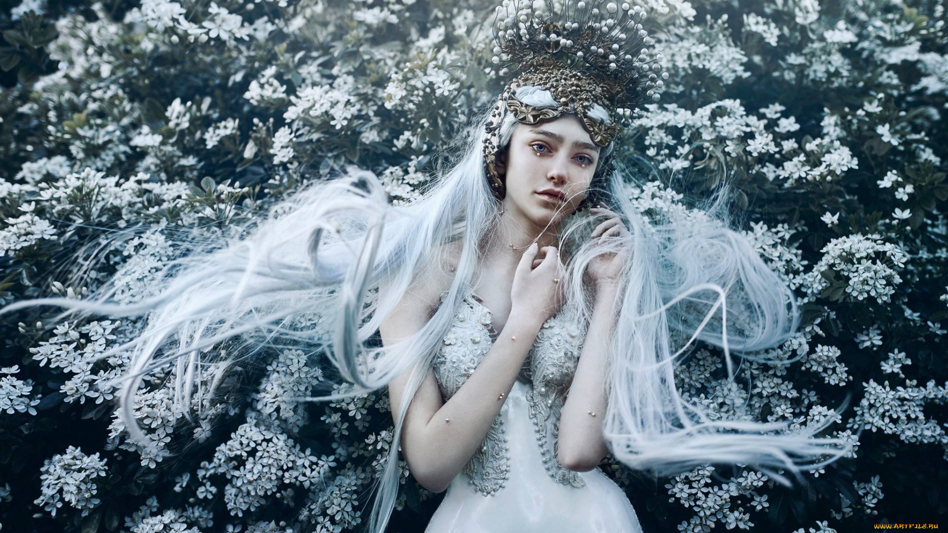 девушки, -unsort, , креатив, стиль, руки, цветы, поза, принцесса, bella, kotak, девушка, настроение, голубые, волосы, длинные