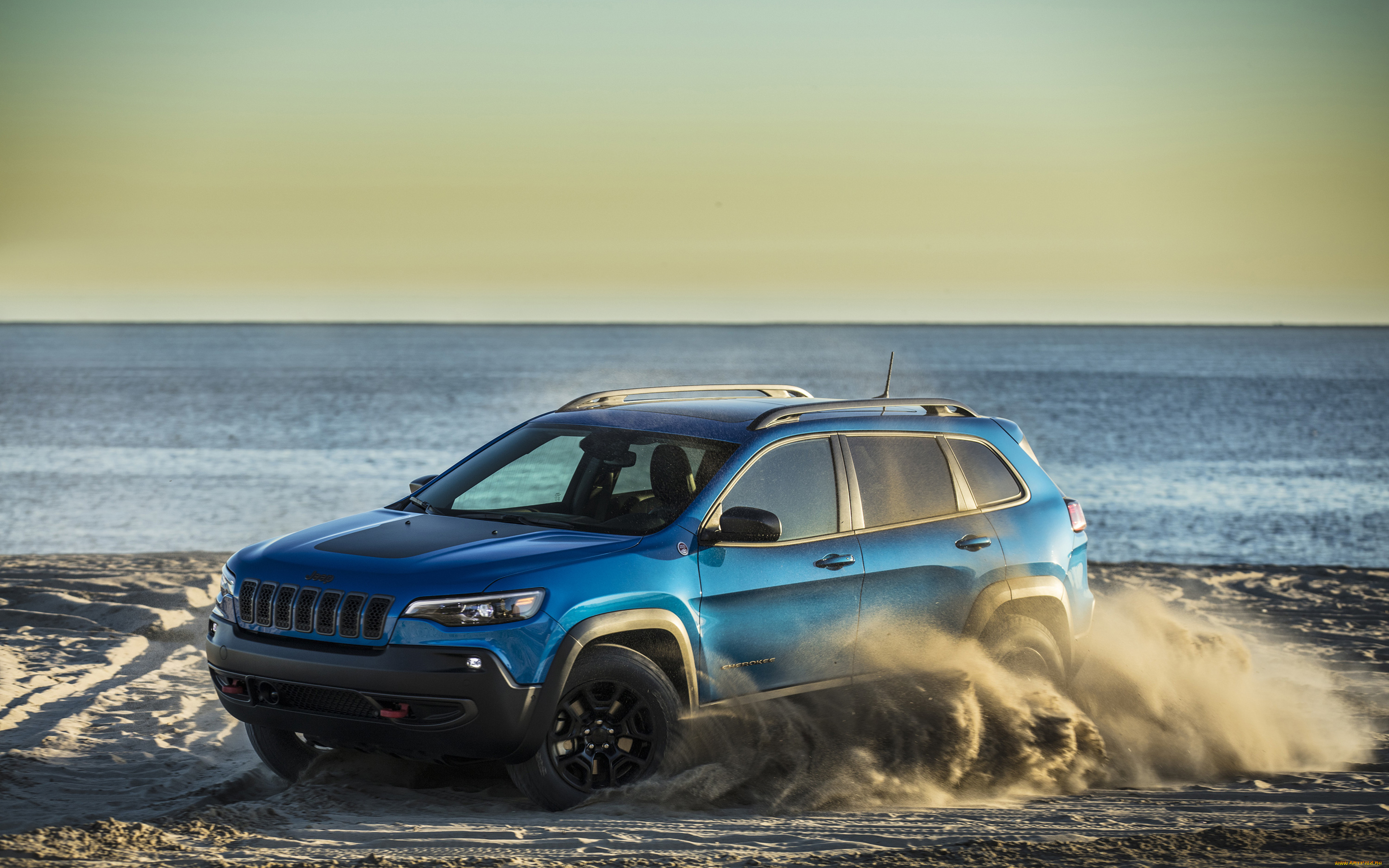 автомобили, jeep, пляж, песок, дрифт, море, джип, cherokee, trailhawk, синий