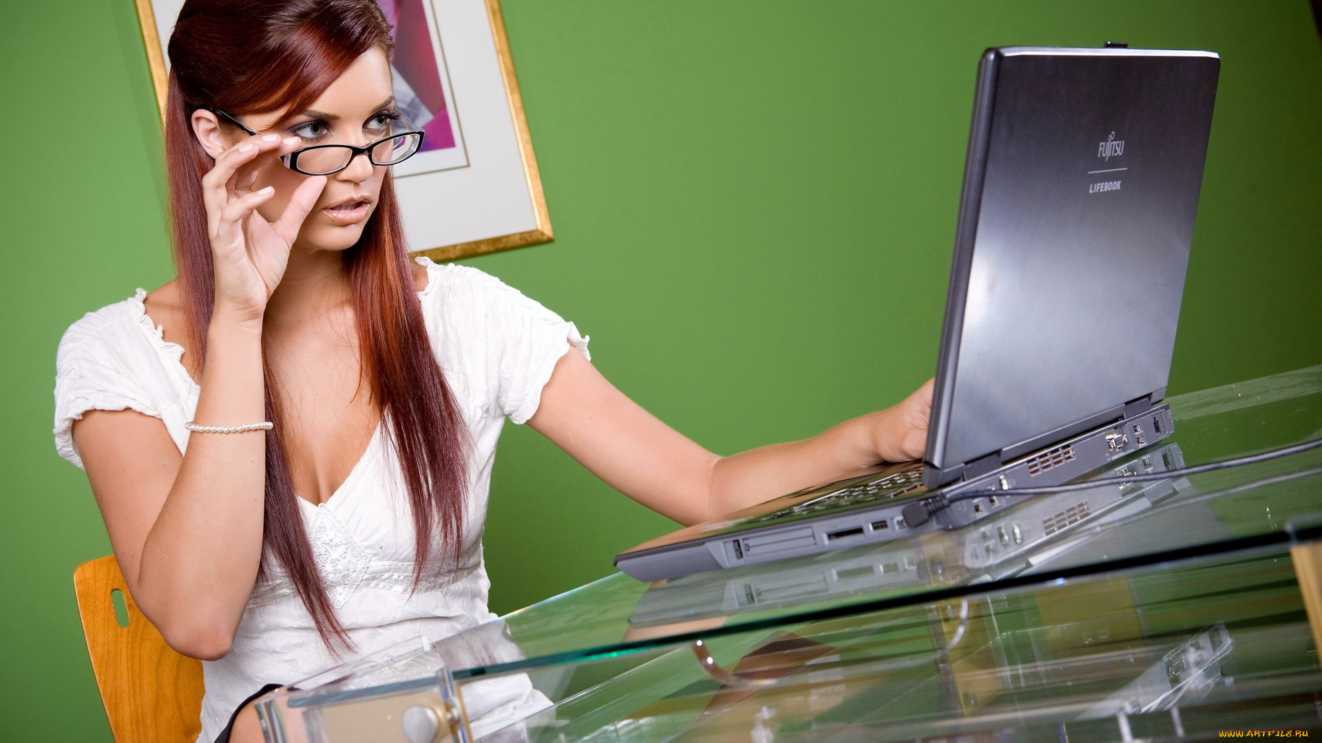 девушки, jayden, cole, шатенка, очки, топ, стол, ноутбук