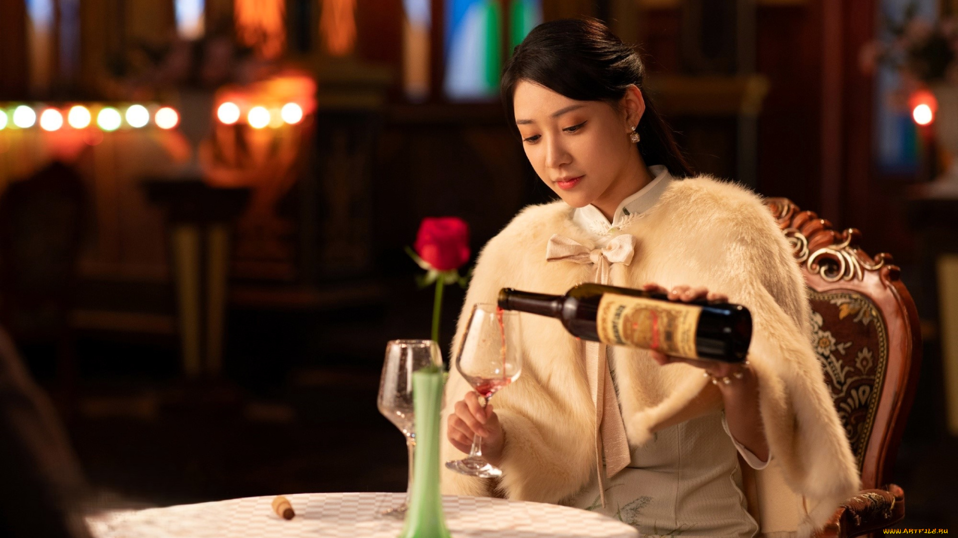 echoes, of, the, heart, кино, фильмы, девушка, накидка, бутылка, бокал, столик, роза, кафе, вино