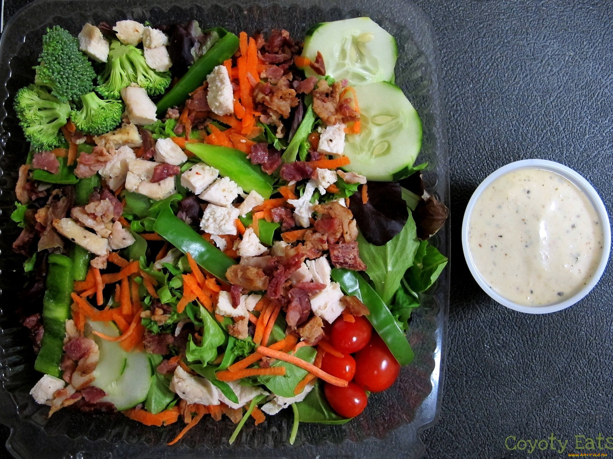 еда, салаты, закуски, огурец, мясо, брокколи, соус, перец