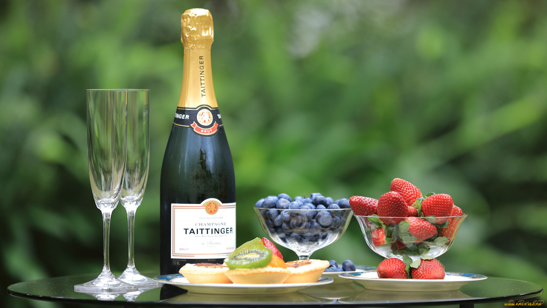 еда, натюрморт, бокалы, ягоды, бутылка