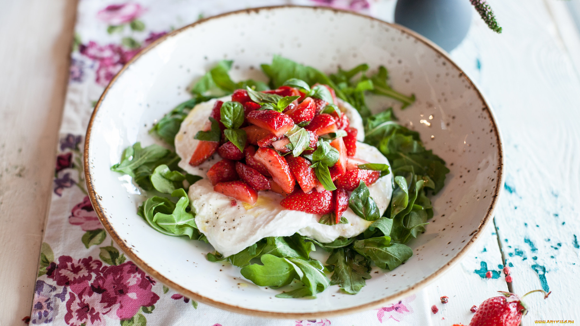 еда, салаты, , закуски, клубника, зелень, салат, закуска