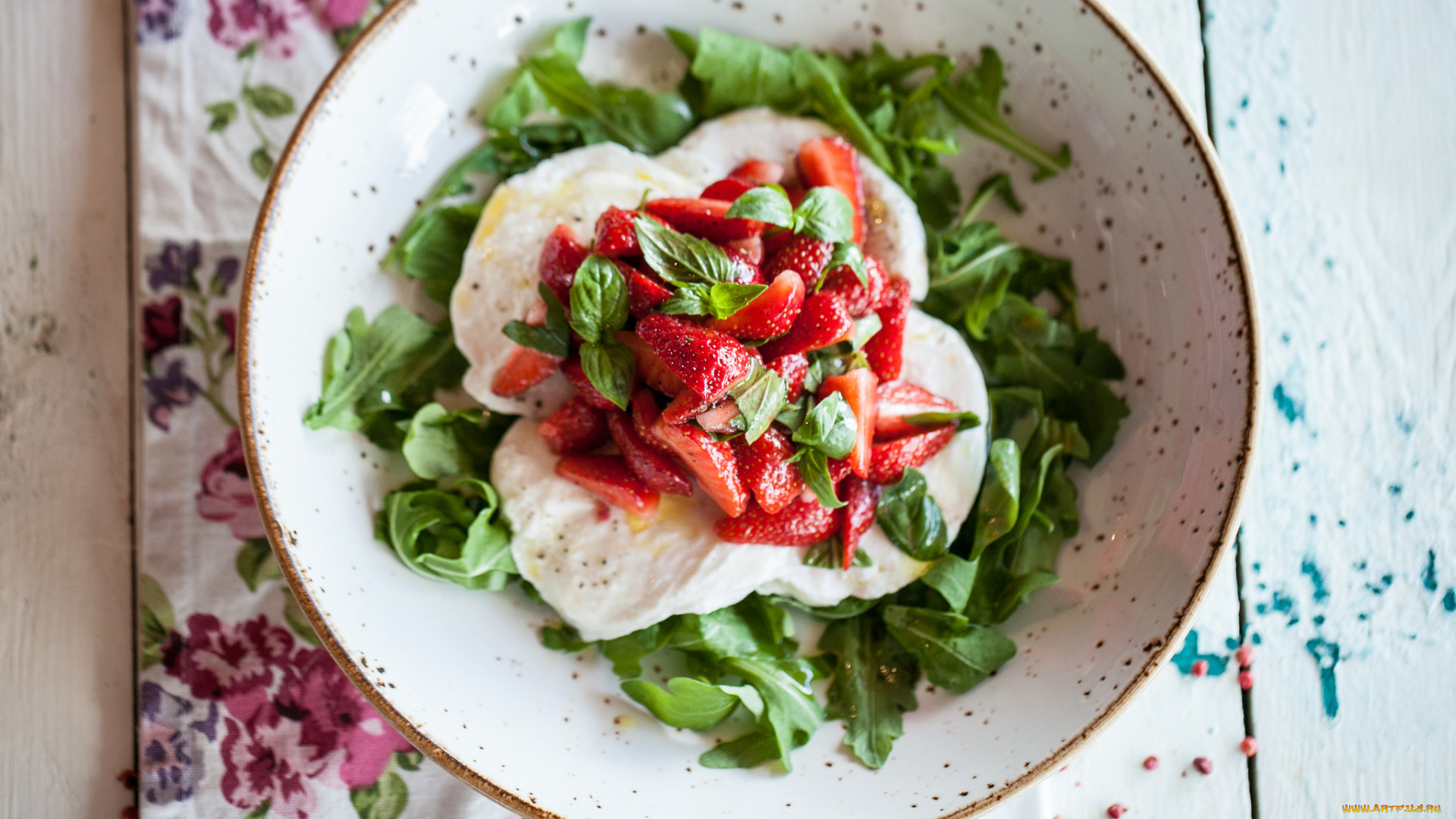 еда, салаты, , закуски, закуска, клубника, зелень, салат