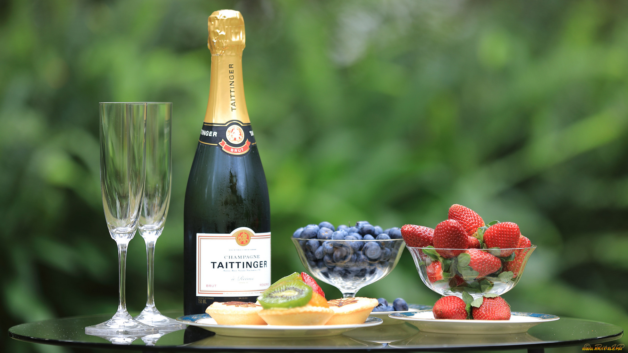 еда, натюрморт, бокалы, ягоды, бутылка