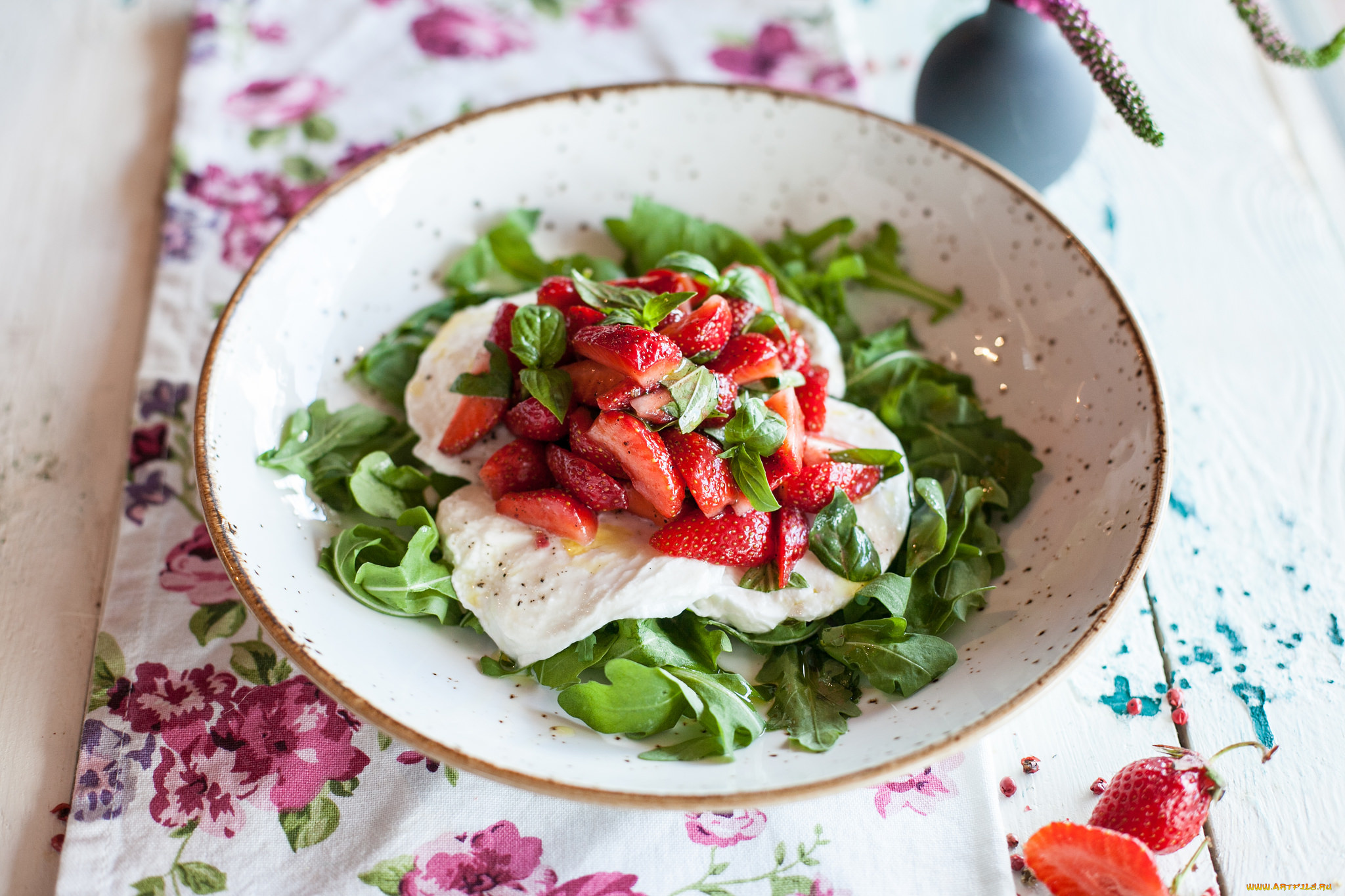еда, салаты, , закуски, клубника, зелень, салат, закуска